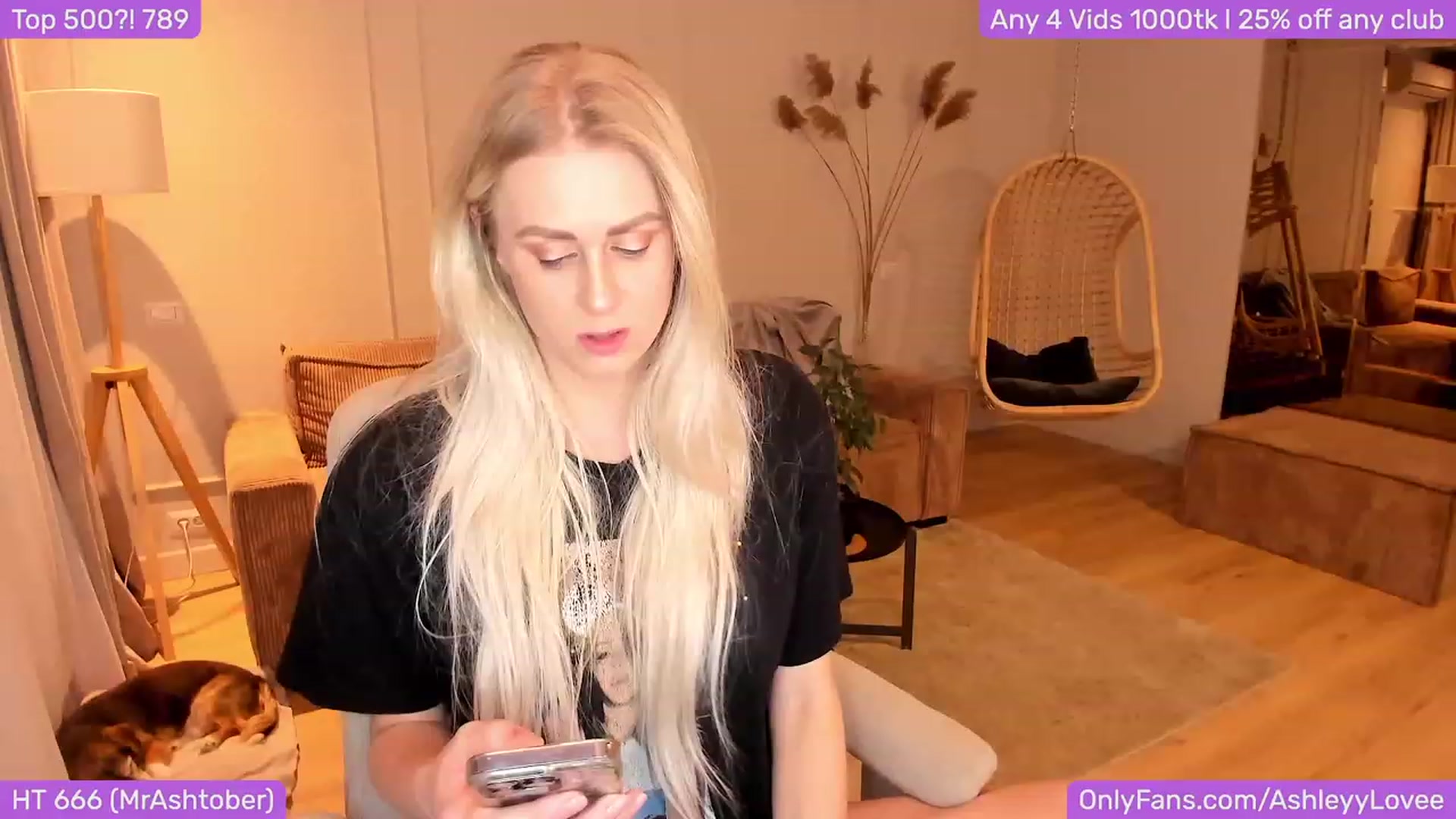 Gallery image thumbnail from AshleyyLovee's myfreecams stream on, 11/28/2023, 22:30 image 16 of 20