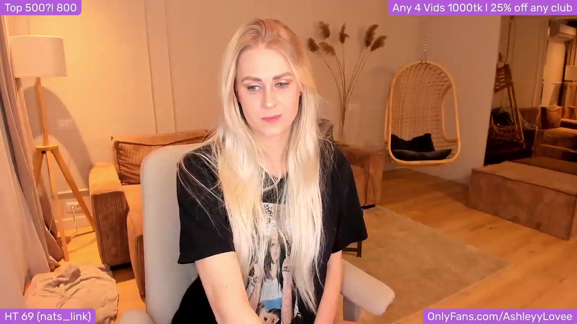 Gallery image thumbnail from AshleyyLovee's myfreecams stream on, 11/28/2023, 22:30 image 9 of 20
