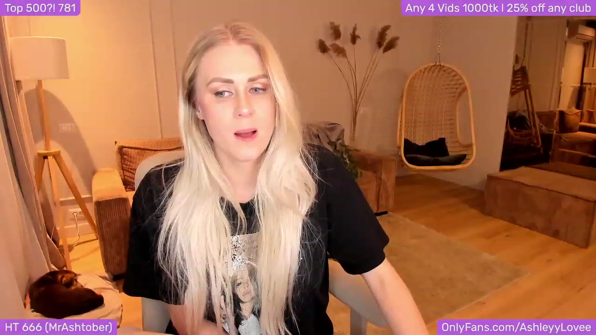 Gallery image thumbnail from AshleyyLovee's myfreecams stream on, 11/28/2023, 22:30 image 18 of 20