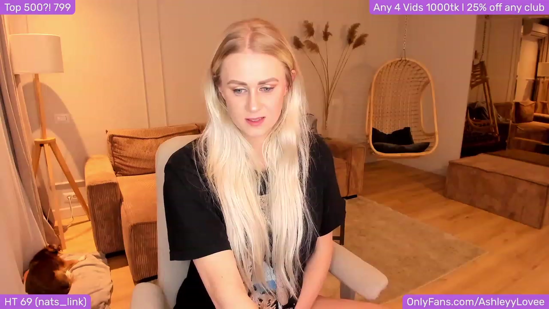 Gallery image thumbnail from AshleyyLovee's myfreecams stream on, 11/28/2023, 22:30 image 5 of 20