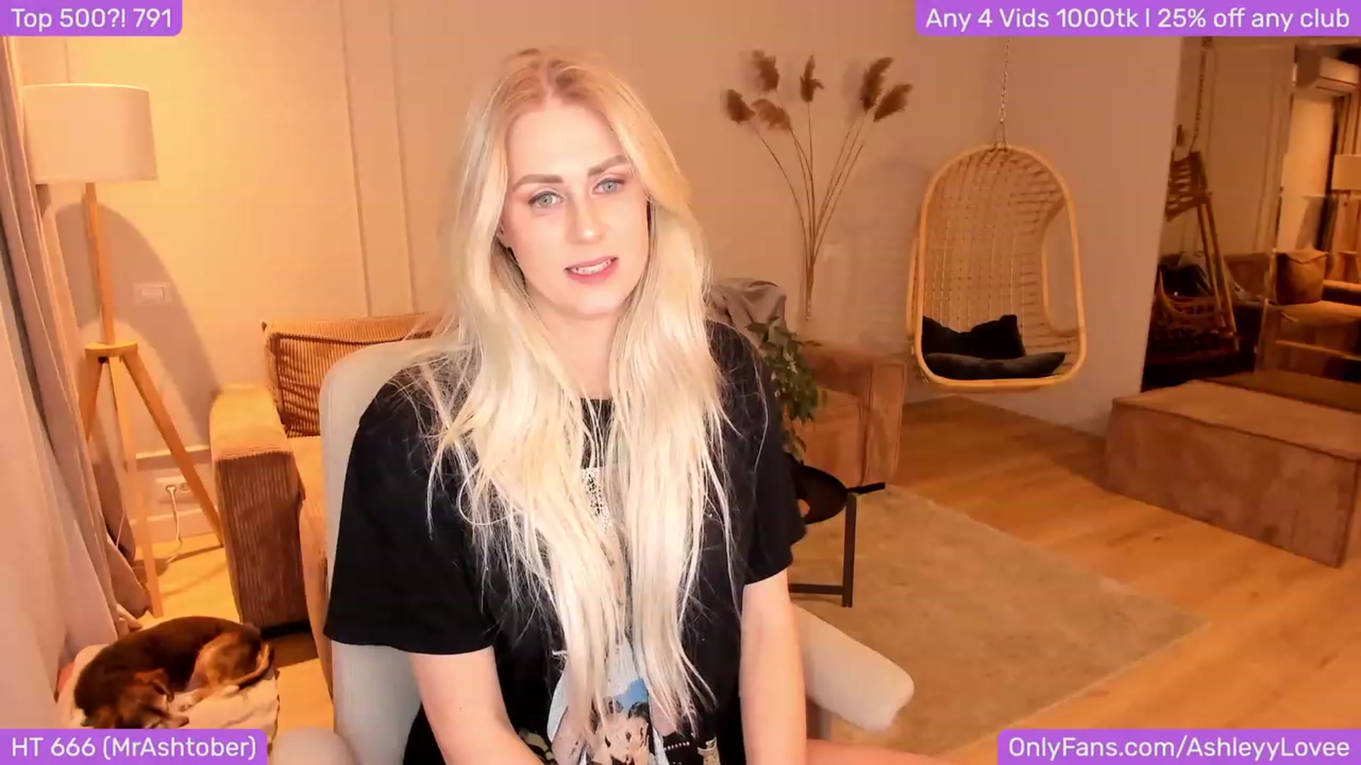 Gallery image thumbnail from AshleyyLovee's myfreecams stream on, 11/28/2023, 22:30 image 14 of 20