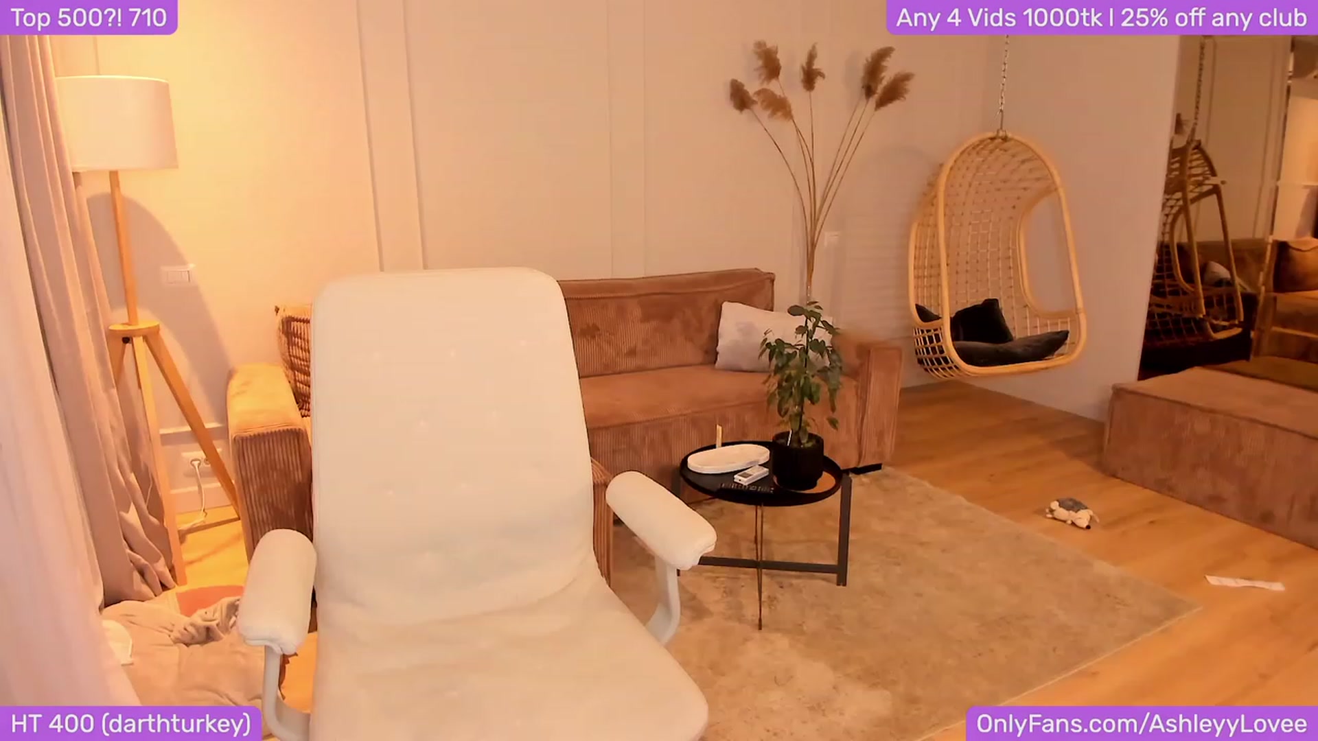 Gallery image thumbnail from AshleyyLovee's myfreecams stream on, 12/01/2023, 02:31 image 3 of 20