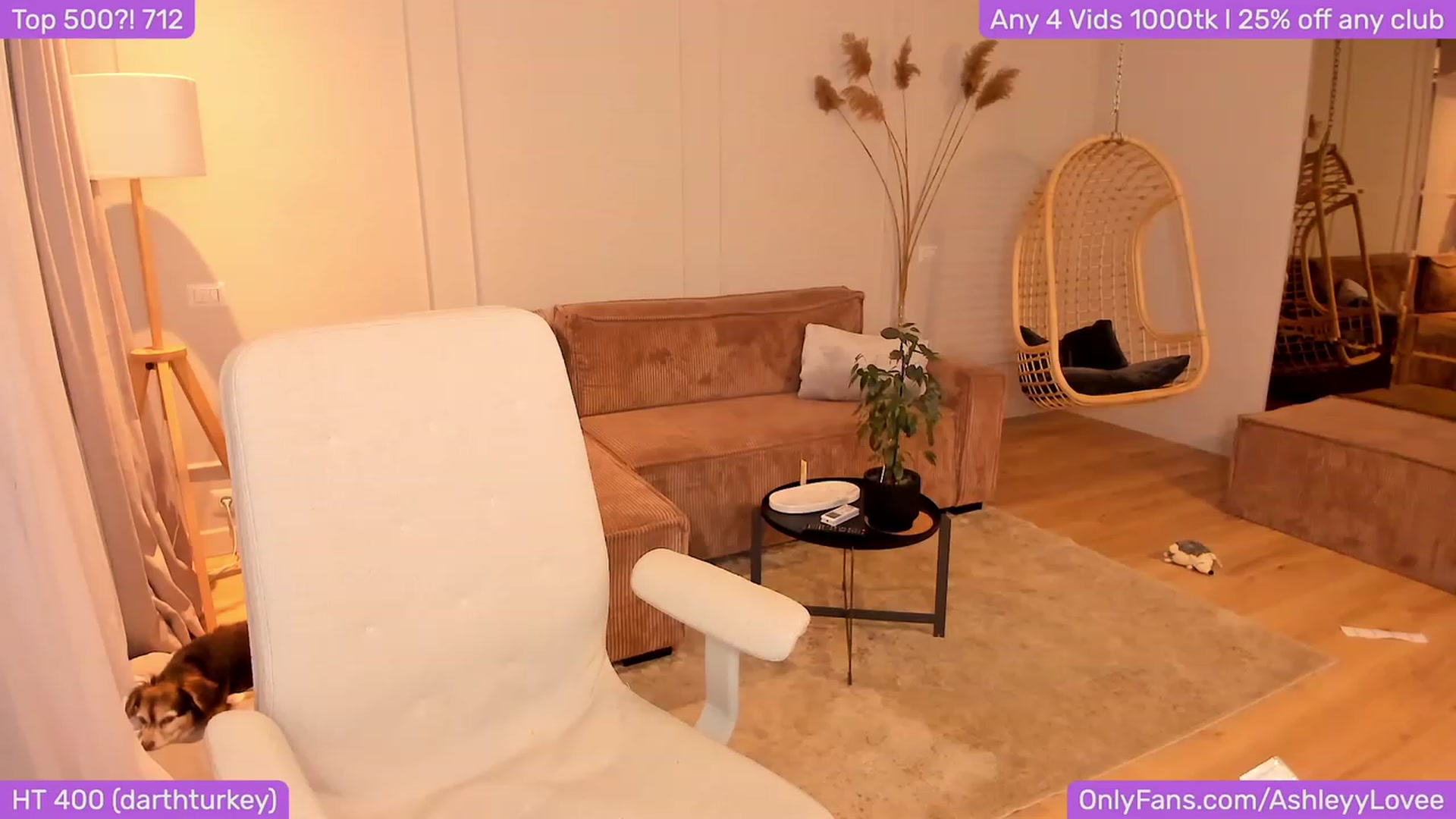 Gallery image thumbnail from AshleyyLovee's myfreecams stream on, 12/01/2023, 02:31 image 12 of 20
