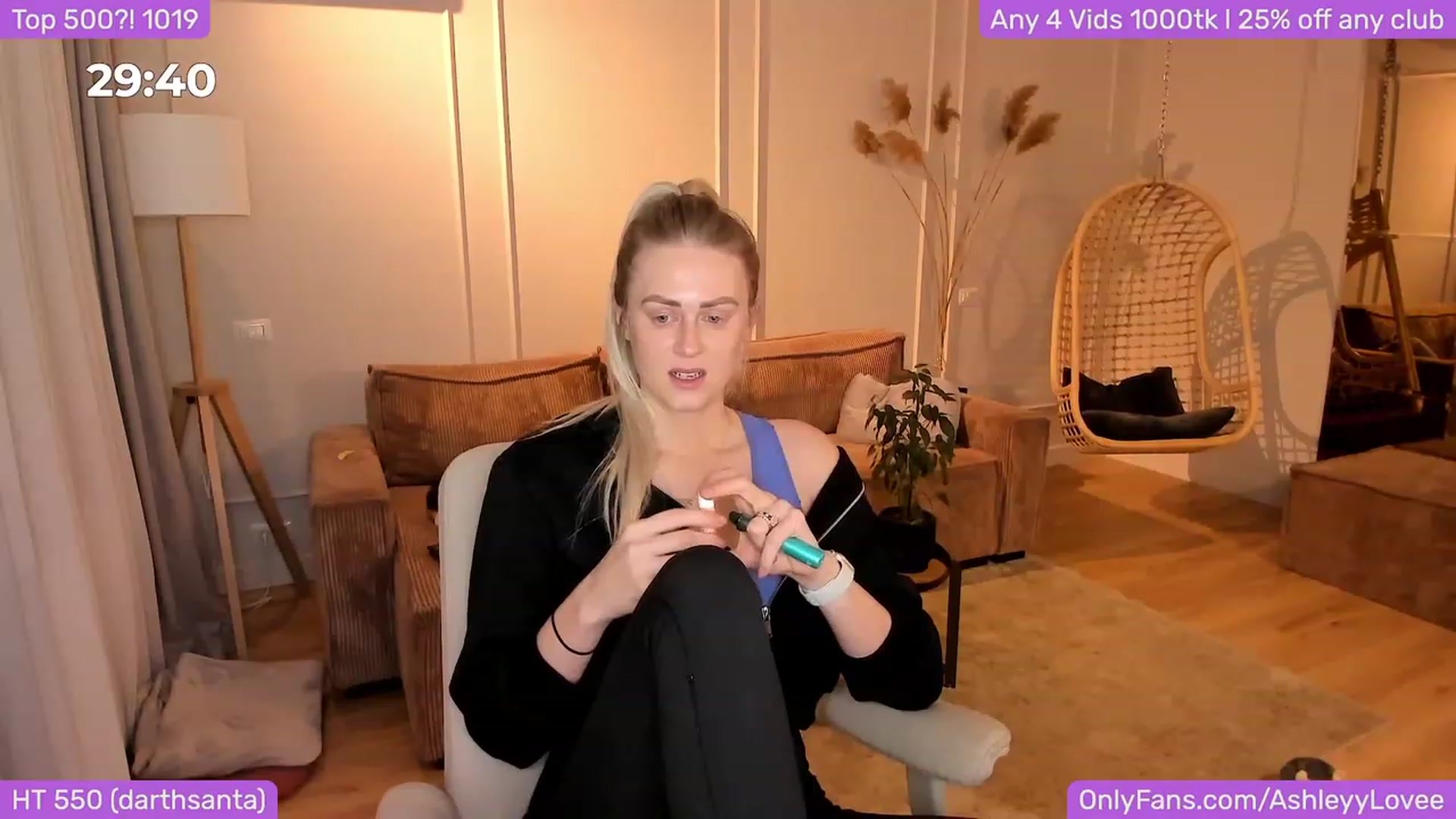 Gallery image thumbnail from AshleyyLovee's myfreecams stream on, 12/03/2023, 21:42 image 11 of 20