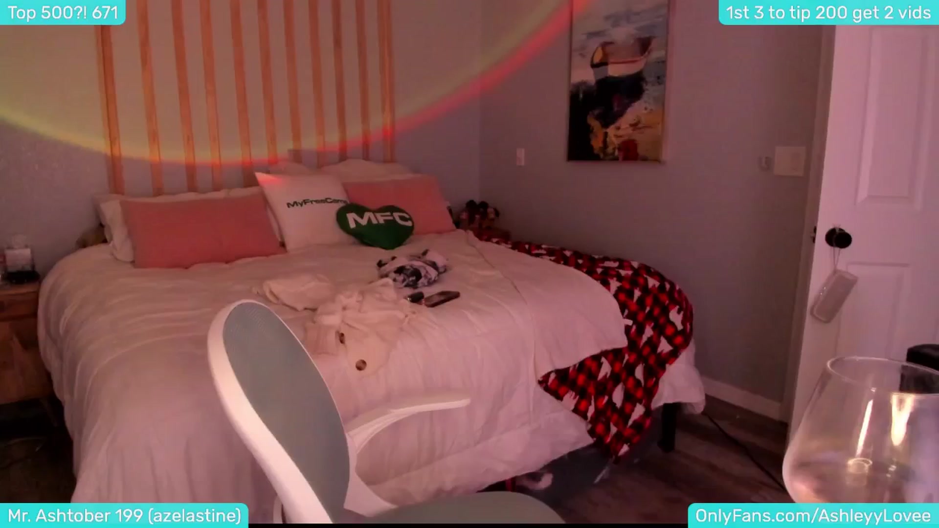 Gallery image thumbnail from AshleyyLovee's myfreecams stream on, 12/03/2024, 01:54 image 15 of 20