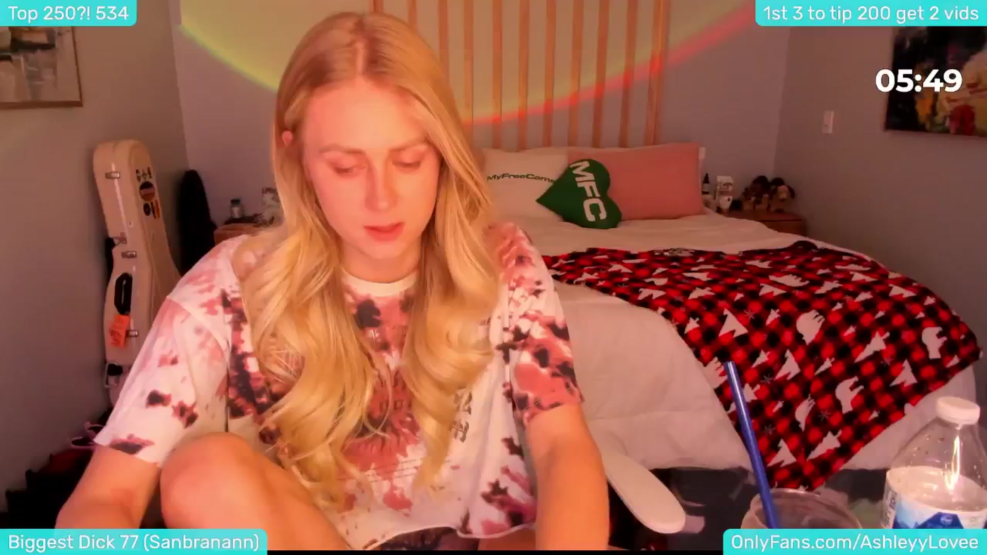 Gallery image thumbnail from AshleyyLovee's myfreecams stream on, 12/06/2024, 01:13 image 20 of 20
