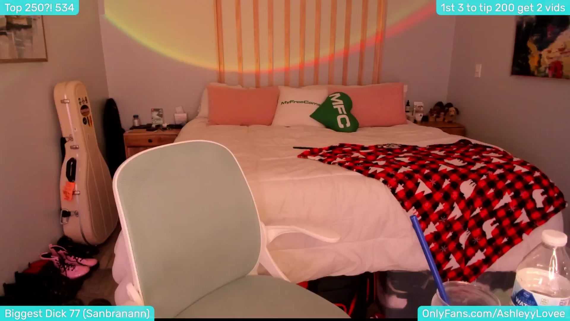 Gallery image thumbnail from AshleyyLovee's myfreecams stream on, 12/06/2024, 01:13 image 19 of 20