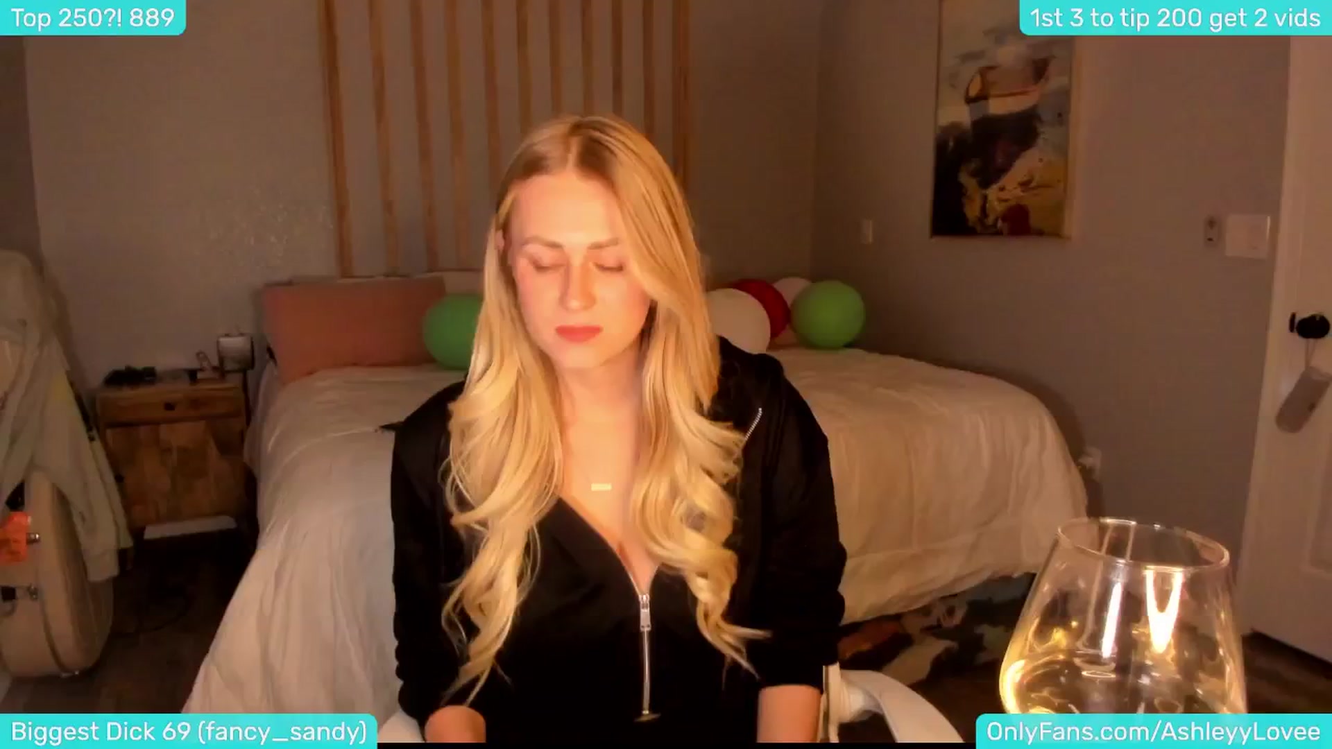 Gallery image thumbnail from AshleyyLovee's myfreecams stream on, 12/10/2024, 02:51 image 6 of 20
