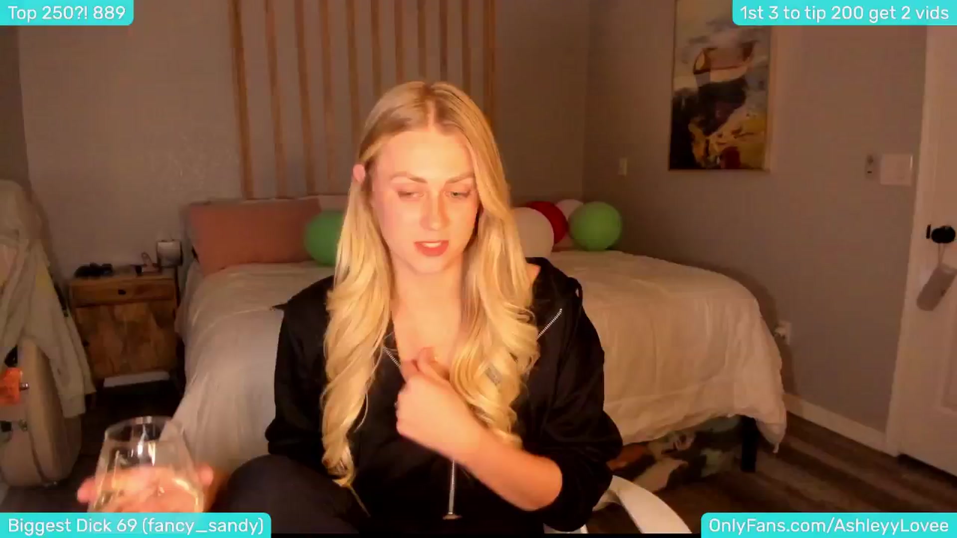 Gallery image thumbnail from AshleyyLovee's myfreecams stream on, 12/10/2024, 02:51 image 7 of 20