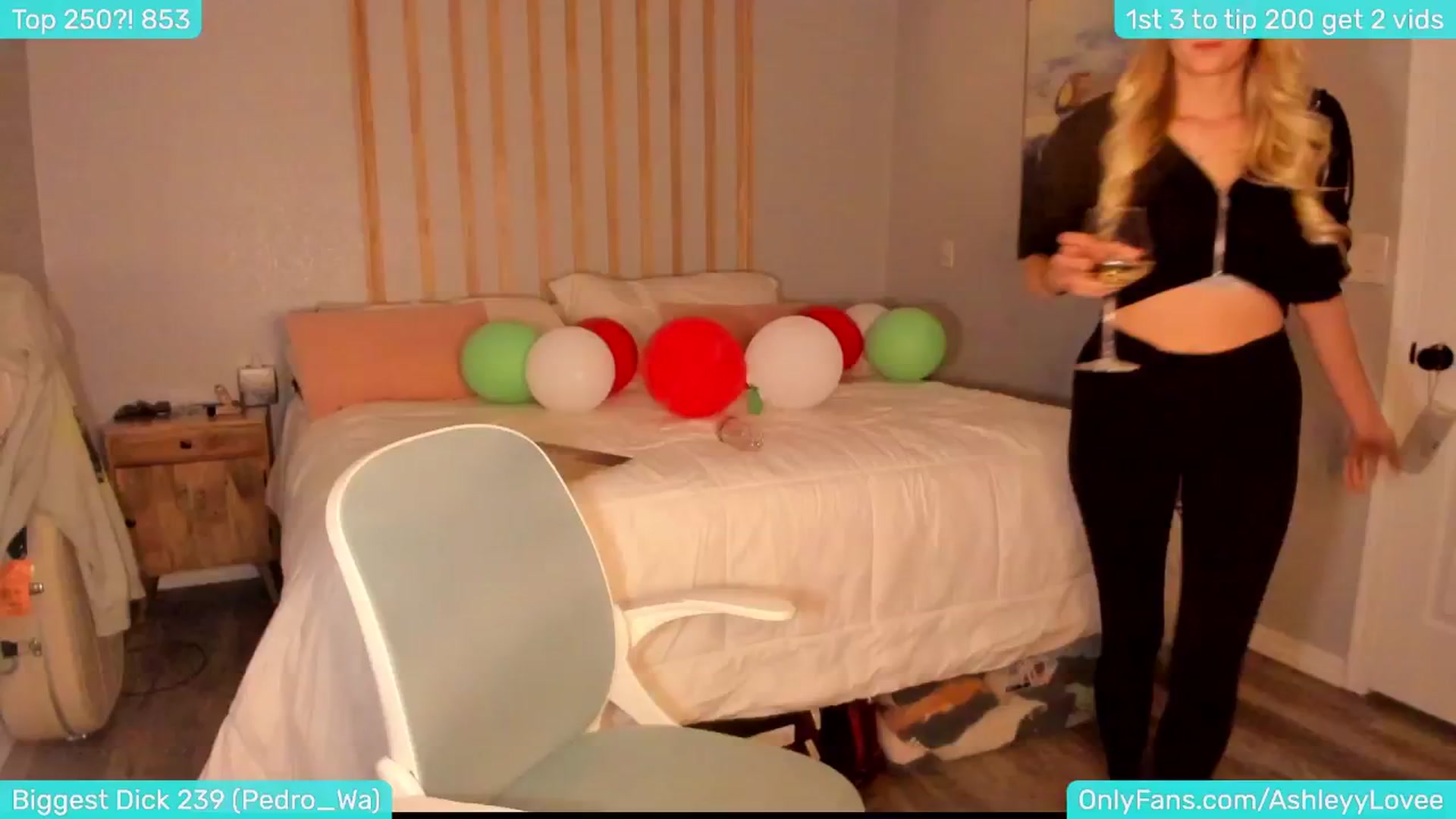 Gallery image thumbnail from AshleyyLovee's myfreecams stream on, 12/10/2024, 02:51 image 12 of 20