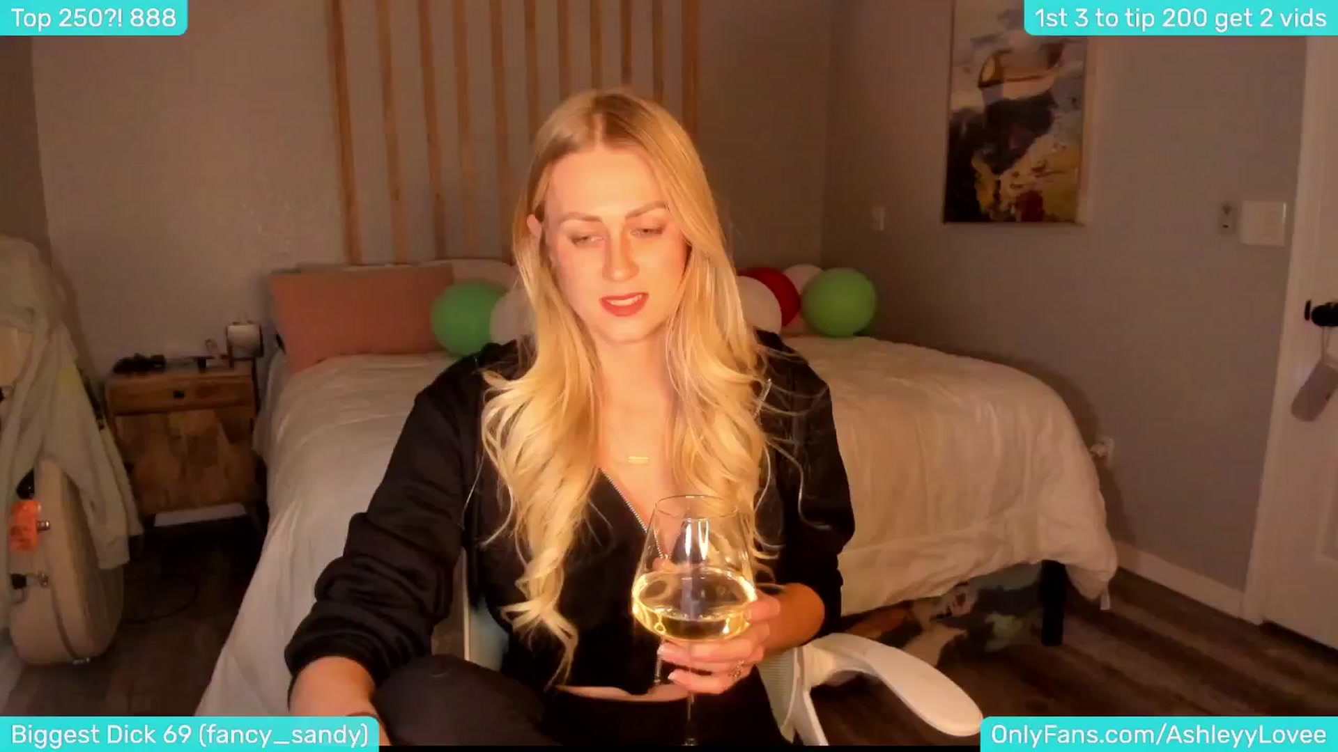 Gallery image thumbnail from AshleyyLovee's myfreecams stream on, 12/10/2024, 02:51 image 2 of 20