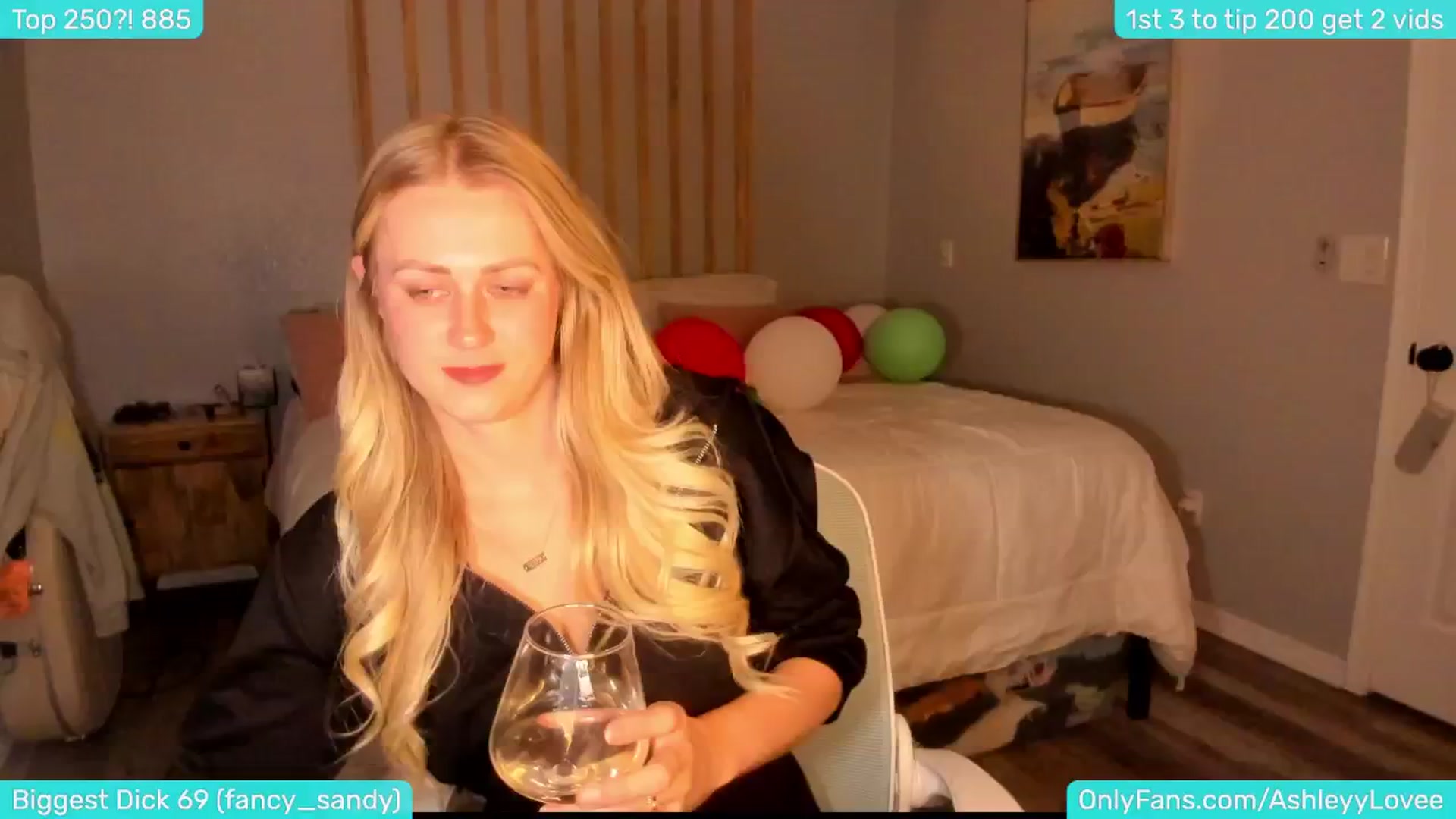 Gallery image thumbnail from AshleyyLovee's myfreecams stream on, 12/10/2024, 02:51 image 8 of 20