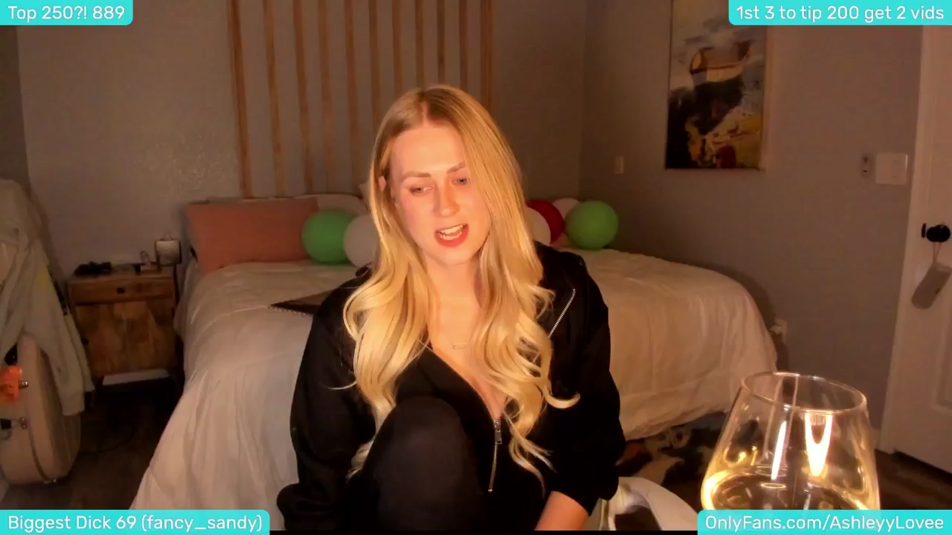 Gallery image thumbnail from AshleyyLovee's myfreecams stream on, 12/10/2024, 02:51 image 5 of 20