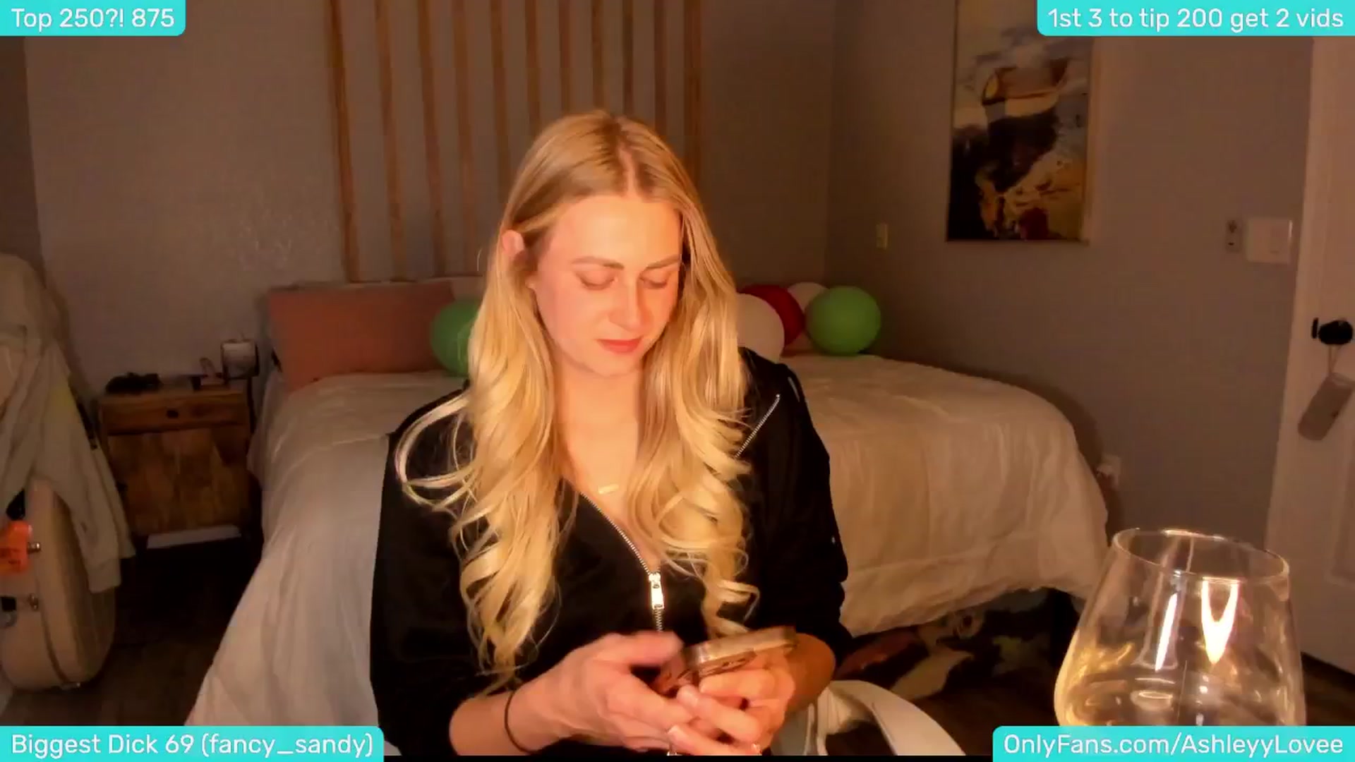 Gallery image thumbnail from AshleyyLovee's myfreecams stream on, 12/10/2024, 02:51 image 9 of 20