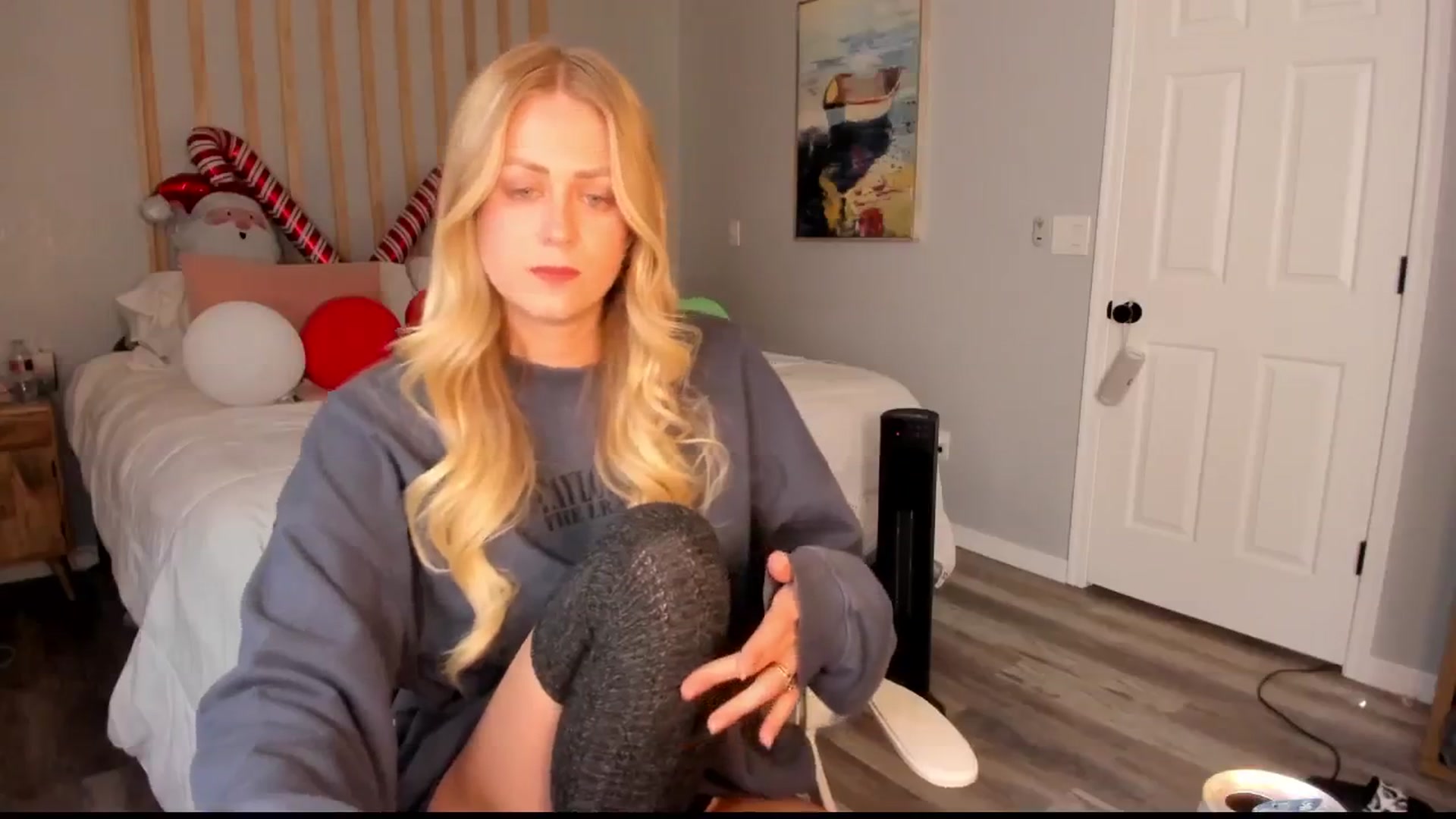 Gallery image thumbnail from AshleyyLovee's myfreecams stream on, 12/11/2024, 24:04 image 3 of 20