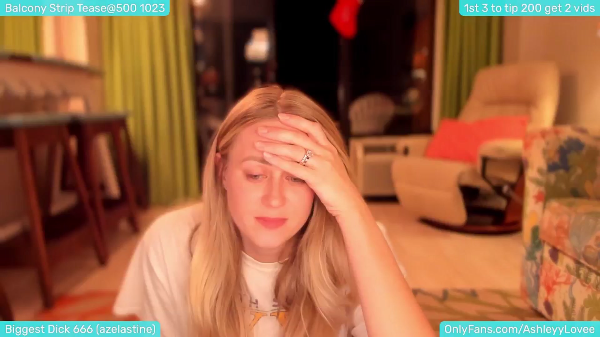 Gallery image thumbnail from AshleyyLovee's myfreecams stream on, 12/15/2024, 02:09 image 15 of 20