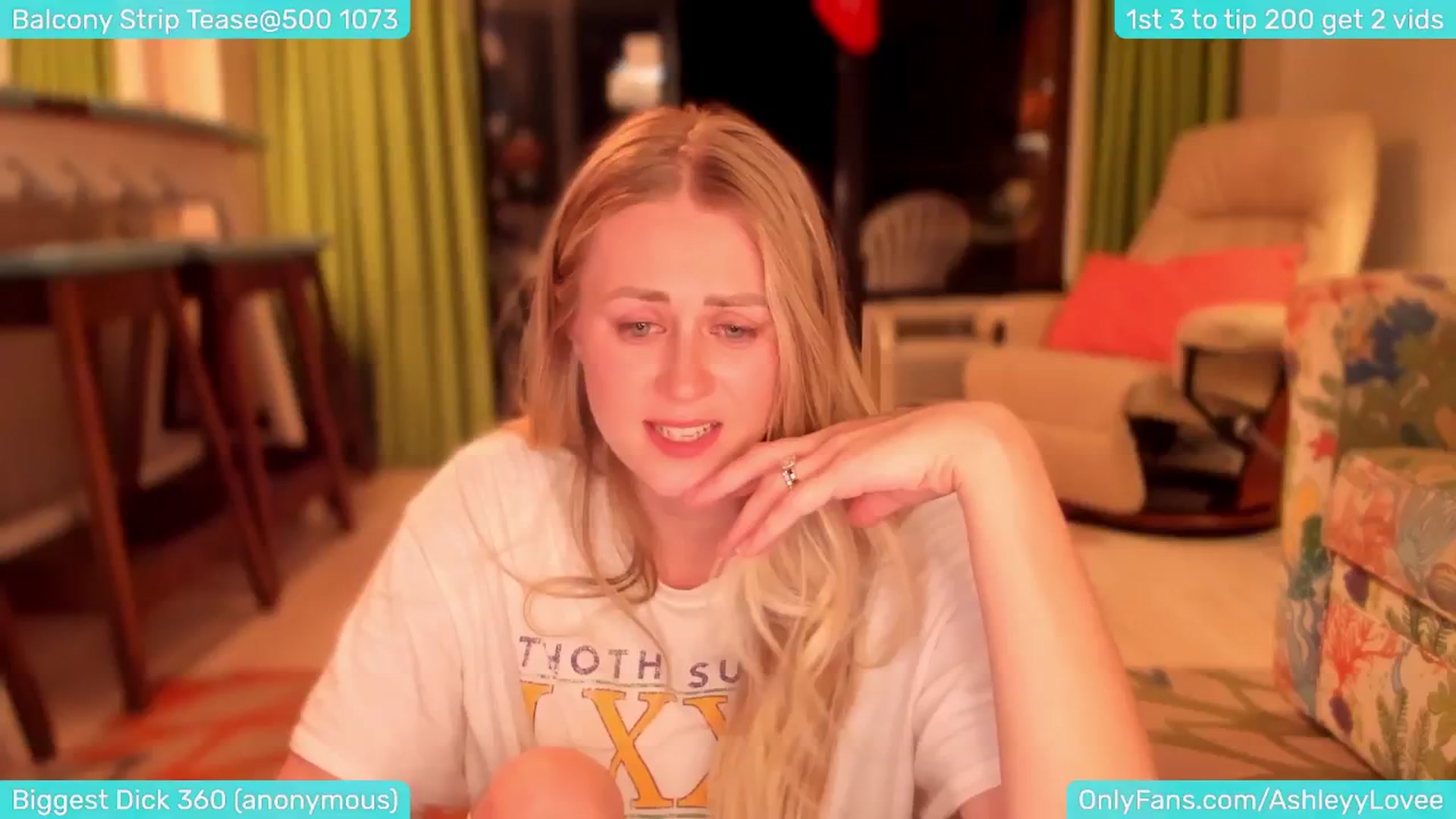 Gallery image thumbnail from AshleyyLovee's myfreecams stream on, 12/15/2024, 02:09 image 8 of 20