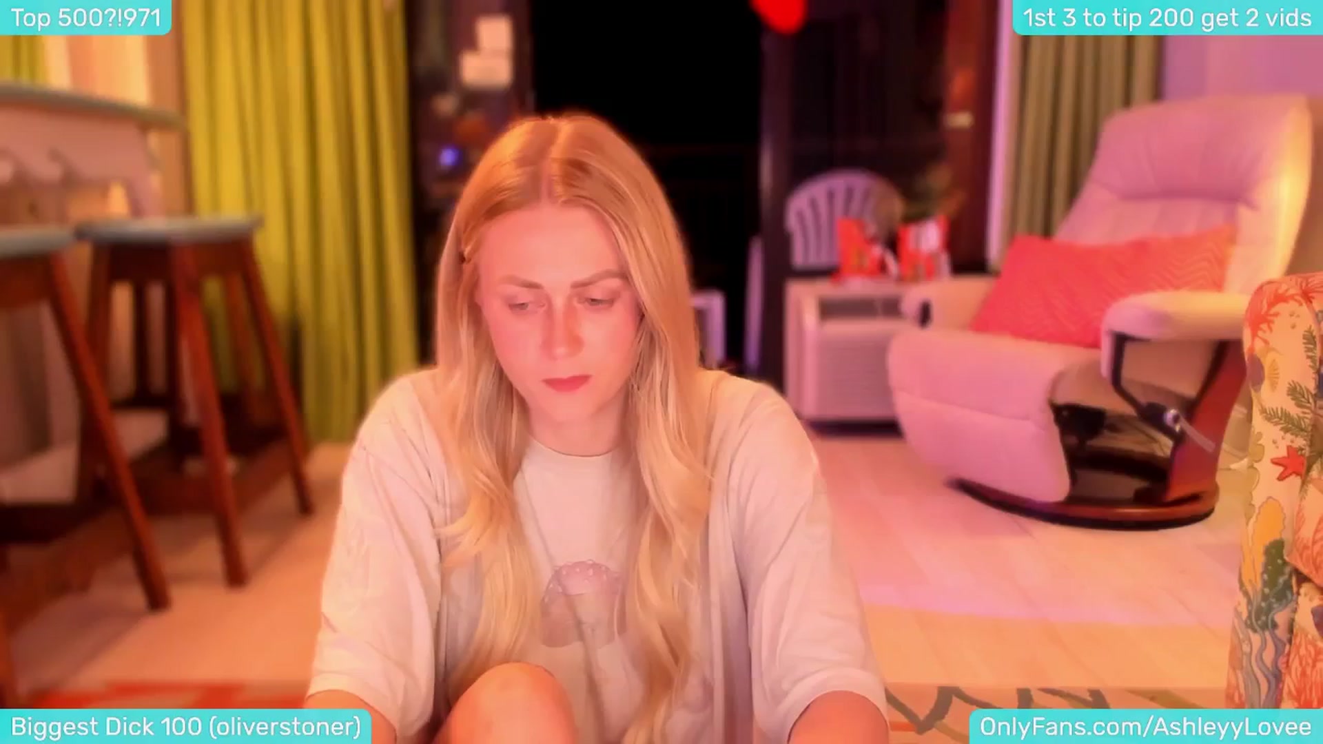 Gallery image thumbnail from AshleyyLovee's myfreecams stream on, 12/17/2024, 05:03 image 10 of 20