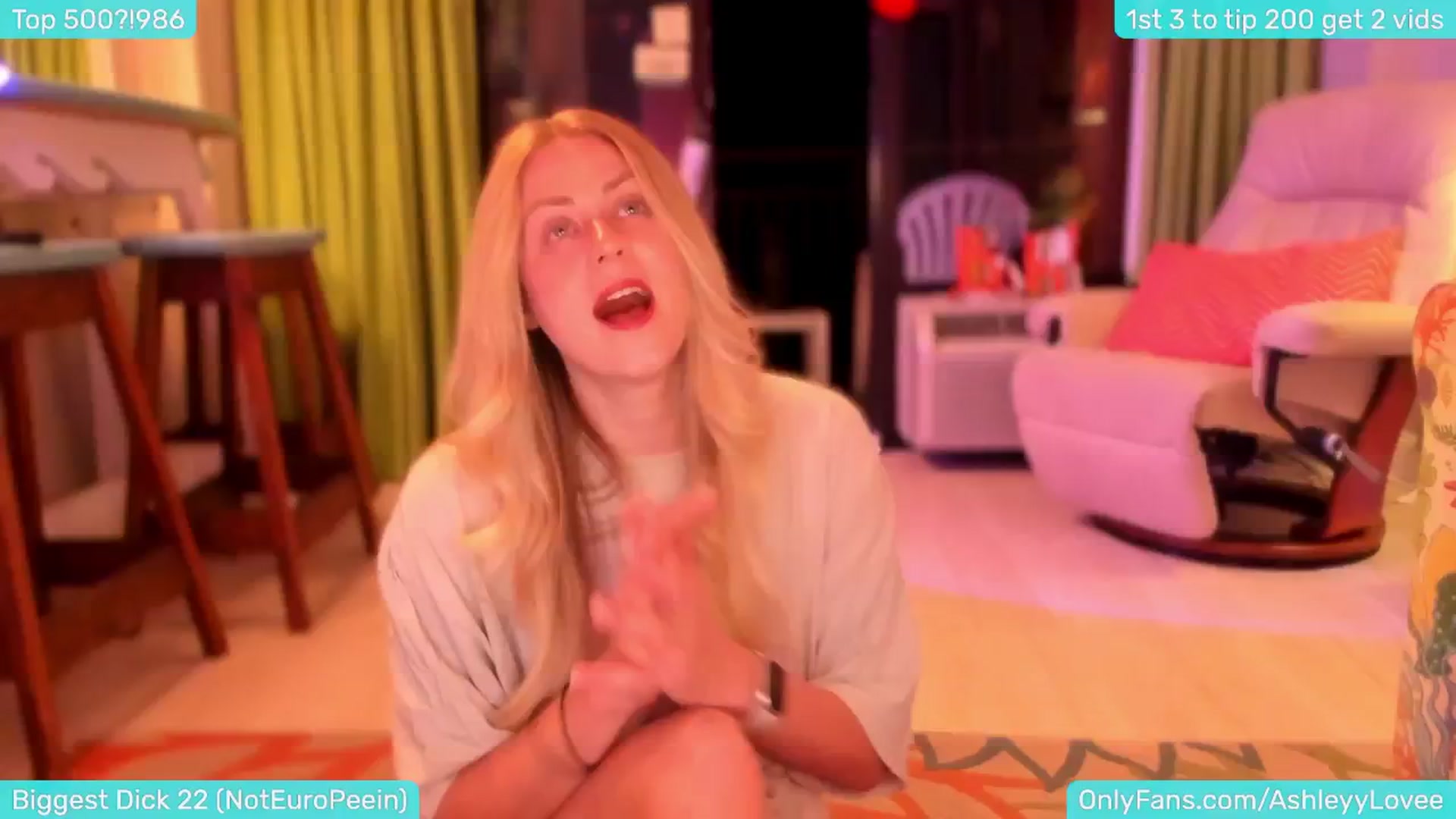 Gallery image thumbnail from AshleyyLovee's myfreecams stream on, 12/17/2024, 05:03 image 1 of 20