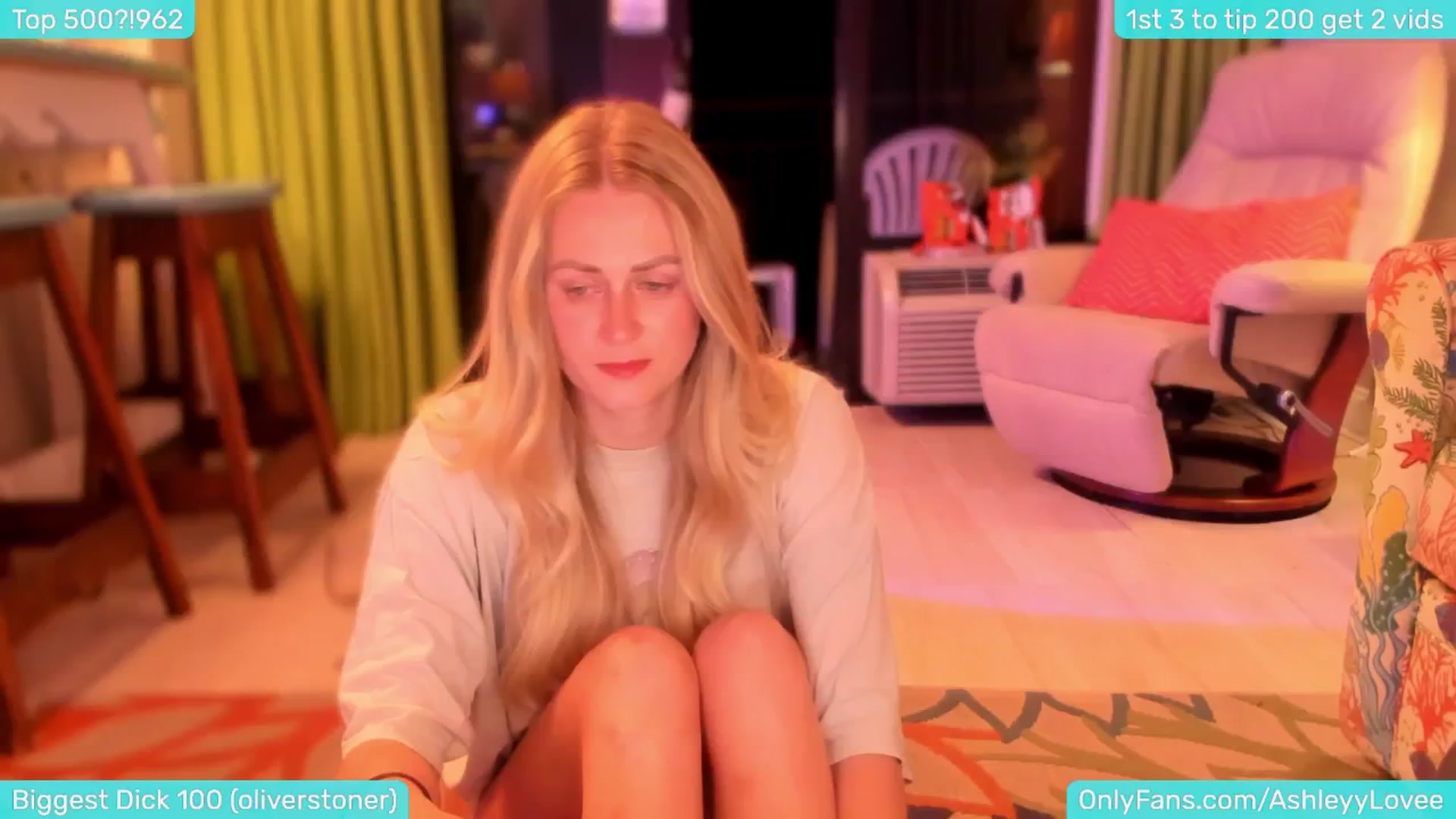 Gallery image thumbnail from AshleyyLovee's myfreecams stream on, 12/17/2024, 05:03 image 16 of 20