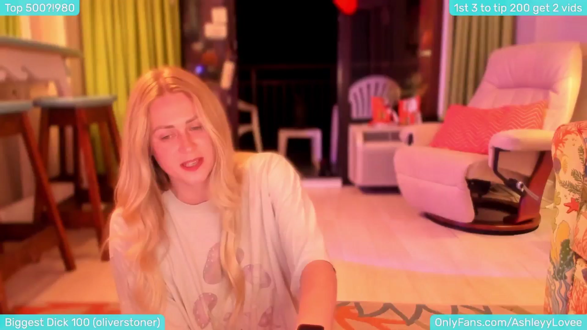 Gallery image thumbnail from AshleyyLovee's myfreecams stream on, 12/17/2024, 05:03 image 6 of 20