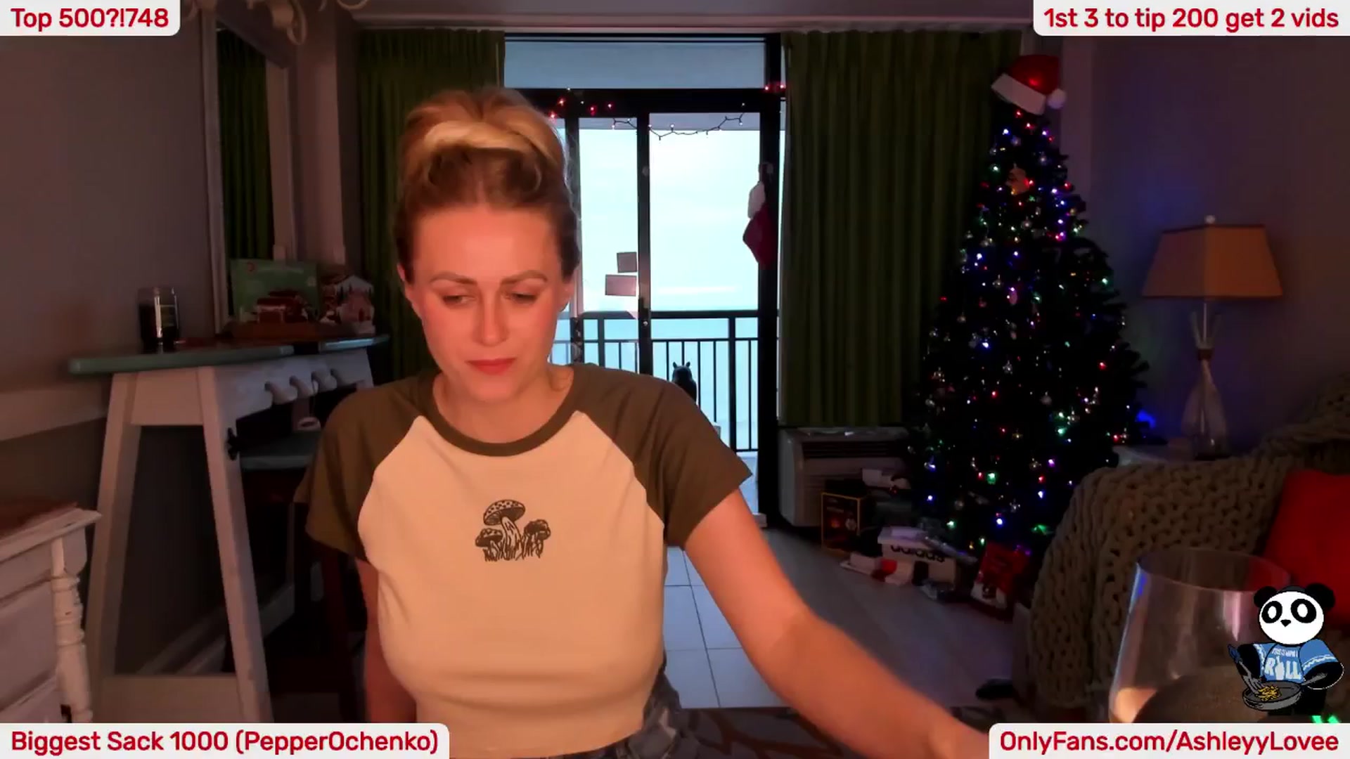 Gallery image thumbnail from AshleyyLovee's myfreecams stream on, 12/28/2024, 01:01 image 7 of 20