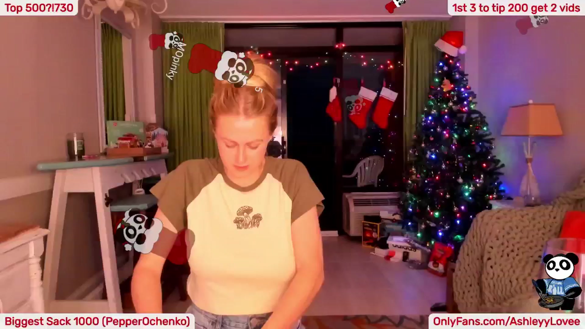 Gallery image thumbnail from AshleyyLovee's myfreecams stream on, 12/28/2024, 01:01 image 10 of 20