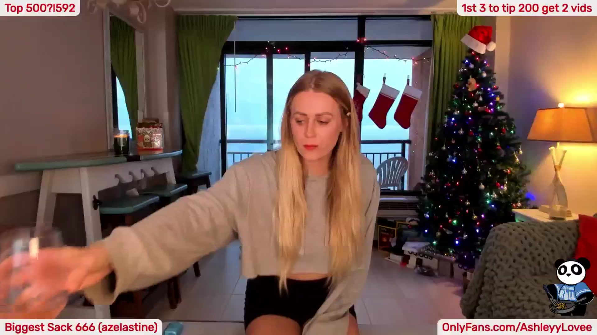 Gallery image thumbnail from AshleyyLovee's myfreecams stream on, 12/29/2024, 22:53 image 12 of 20