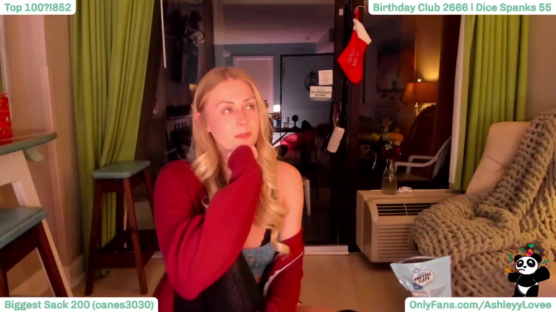 Gallery image thumbnail from AshleyyLovee's myfreecams stream on, 01/04/2025, 23:36 image 15 of 20
