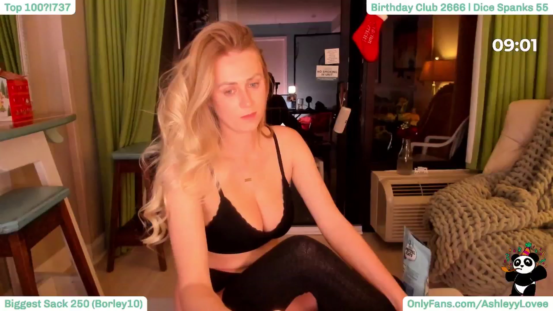 Gallery image thumbnail from AshleyyLovee's myfreecams stream on, 01/04/2025, 23:36 image 19 of 20