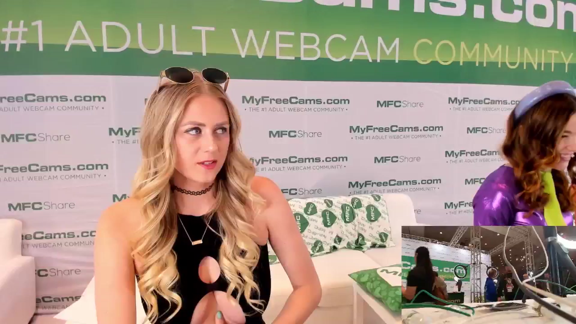 Gallery image thumbnail from AshleyyLovee's myfreecams stream on, 01/23/2025, 22:18 image 6 of 20