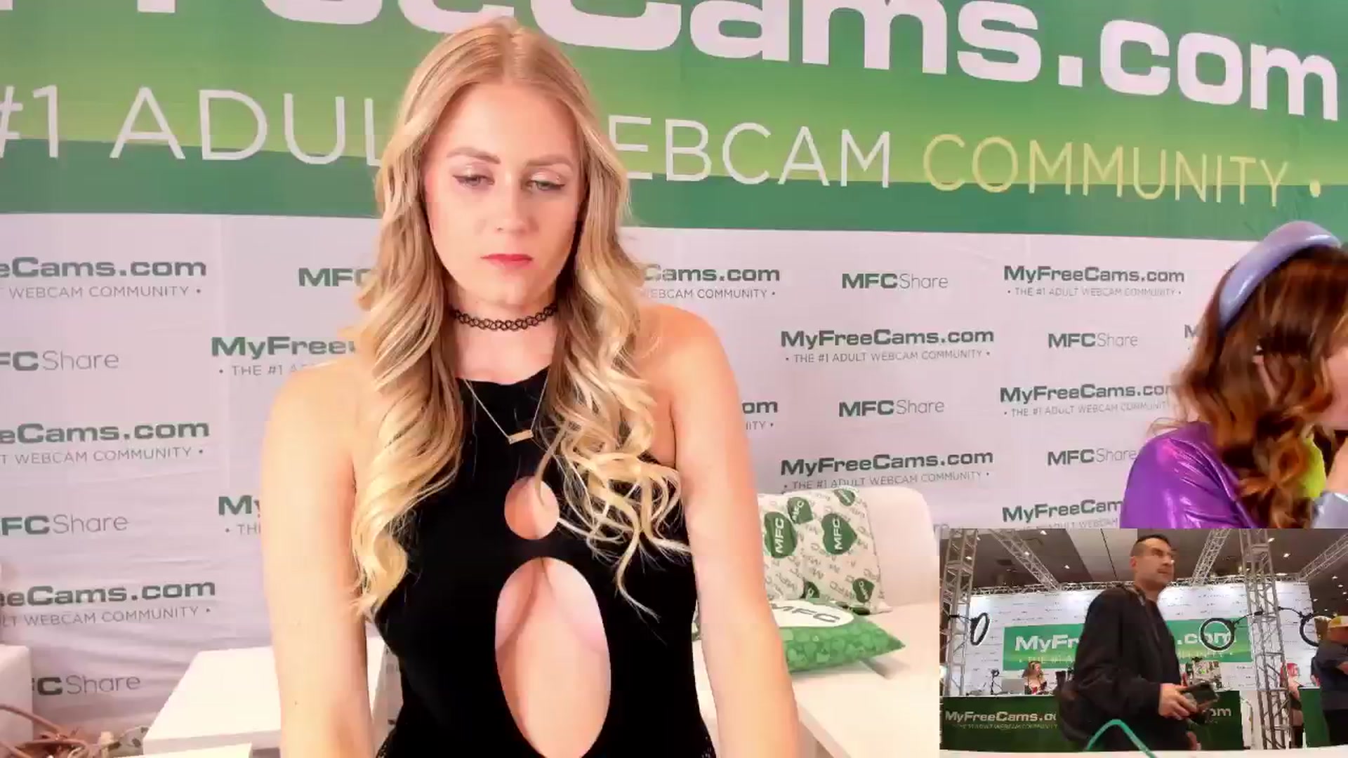 Gallery image thumbnail from AshleyyLovee's myfreecams stream on, 01/24/2025, 24:02 image 5 of 20