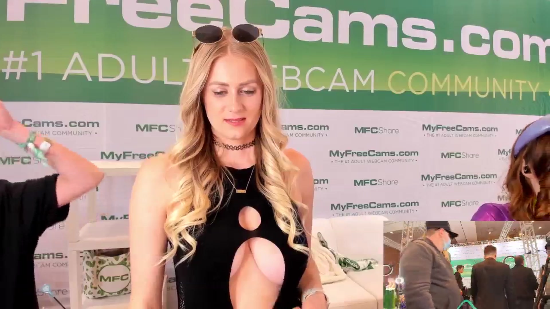 Gallery image thumbnail from AshleyyLovee's myfreecams stream on, 01/24/2025, 24:02 image 18 of 20