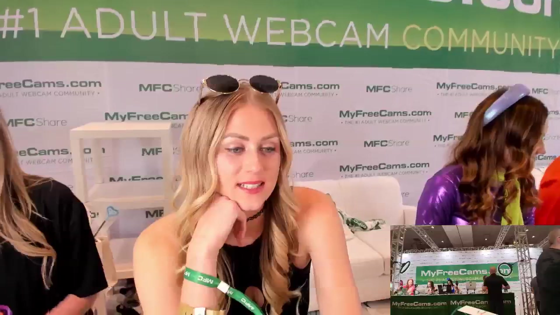 Gallery image thumbnail from AshleyyLovee's myfreecams stream on, 01/24/2025, 24:02 image 12 of 20