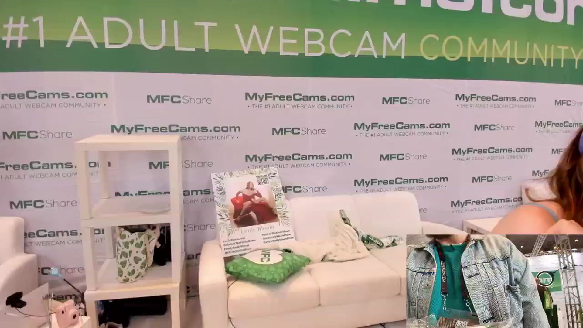 Gallery image thumbnail from AshleyyLovee's myfreecams stream on, 01/24/2025, 24:59 image 11 of 20
