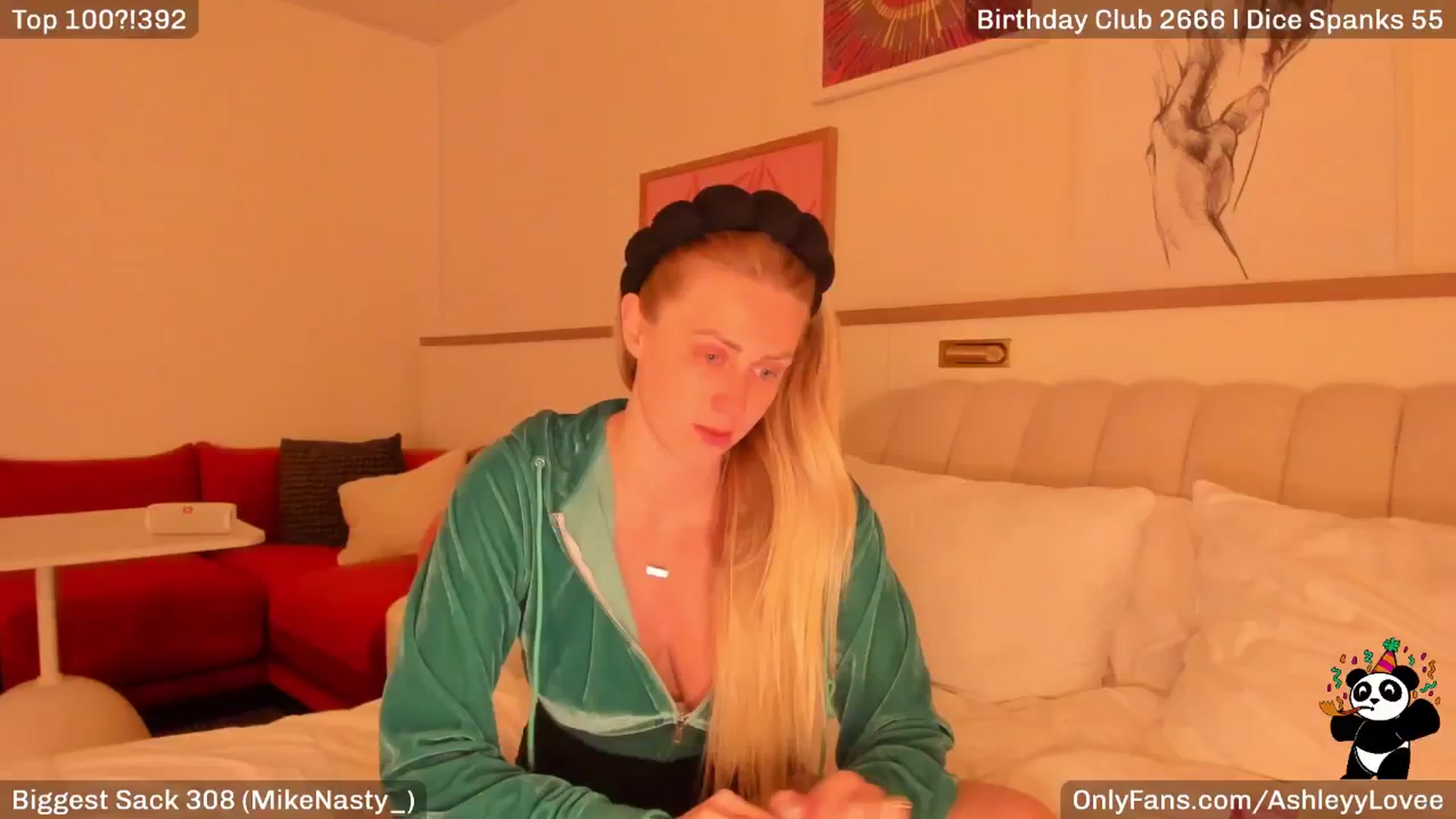 Gallery image thumbnail from AshleyyLovee's myfreecams stream on, 01/25/2025, 22:34 image 9 of 20