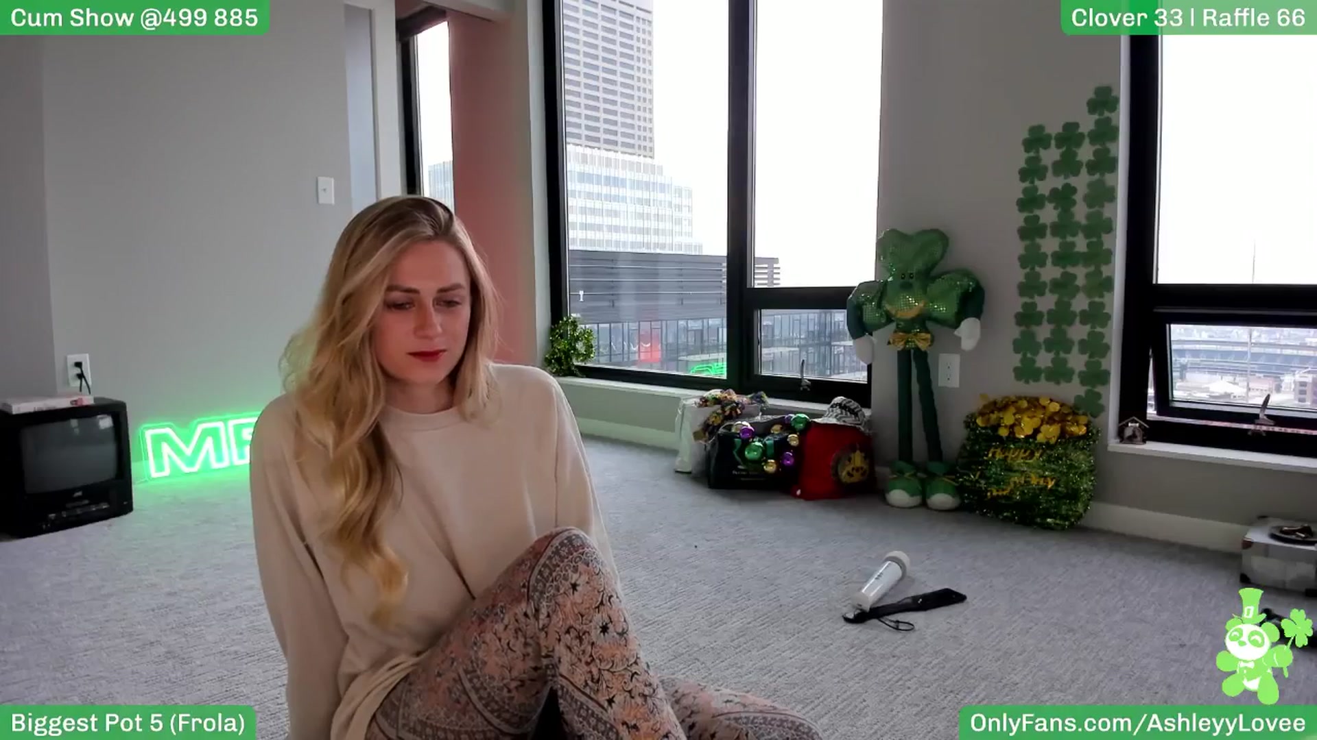 Gallery image thumbnail from AshleyyLovee's myfreecams stream on, 03/04/2025, 24:40 image 3 of 20