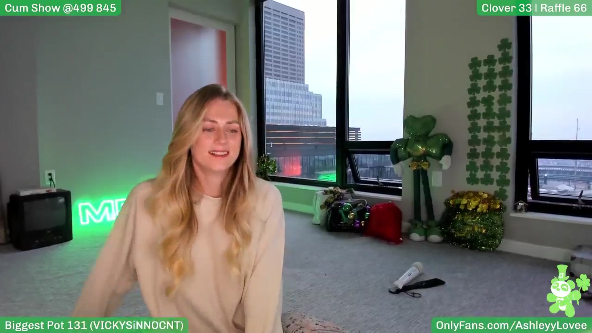 Gallery image thumbnail from AshleyyLovee's myfreecams stream on, 03/04/2025, 24:40 image 14 of 20