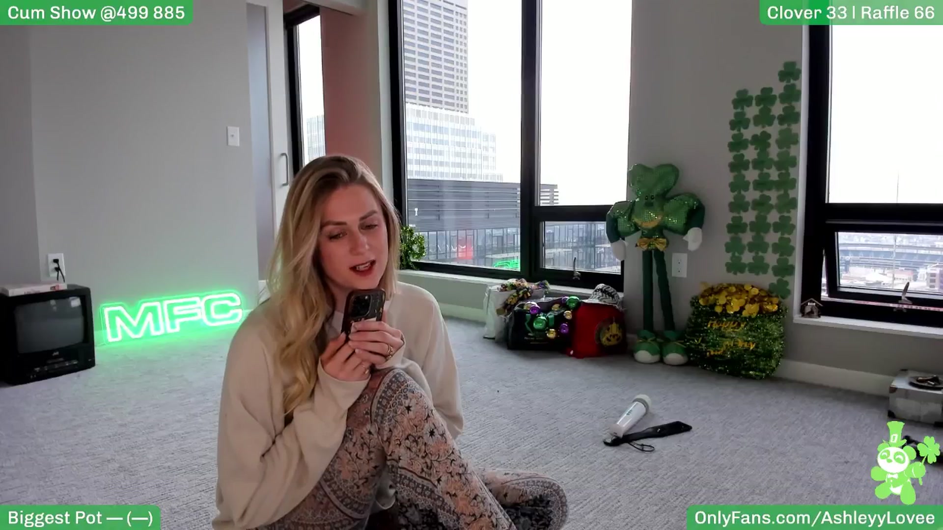Gallery image thumbnail from AshleyyLovee's myfreecams stream on, 03/04/2025, 24:40 image 2 of 20