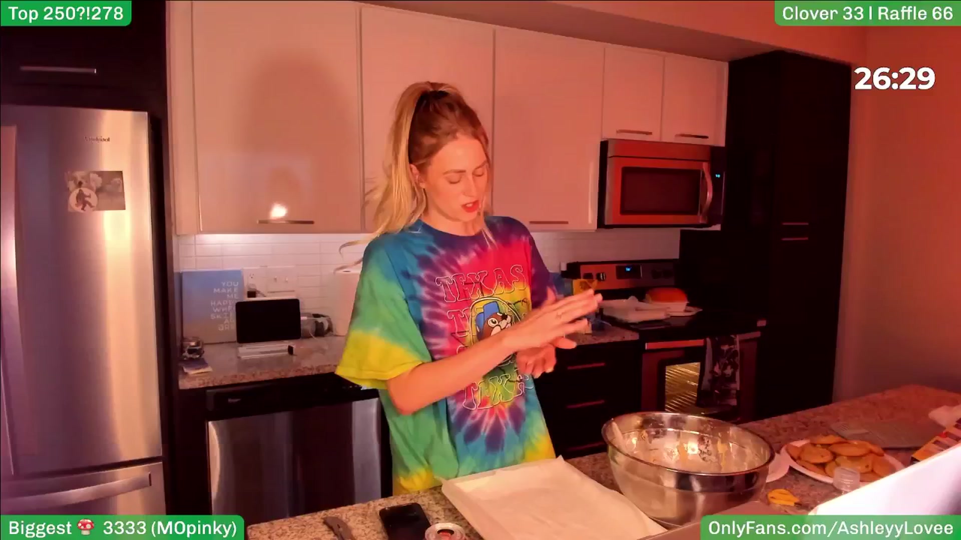 Gallery image thumbnail from AshleyyLovee's myfreecams stream on, 03/12/2025, 24:56 image 18 of 20