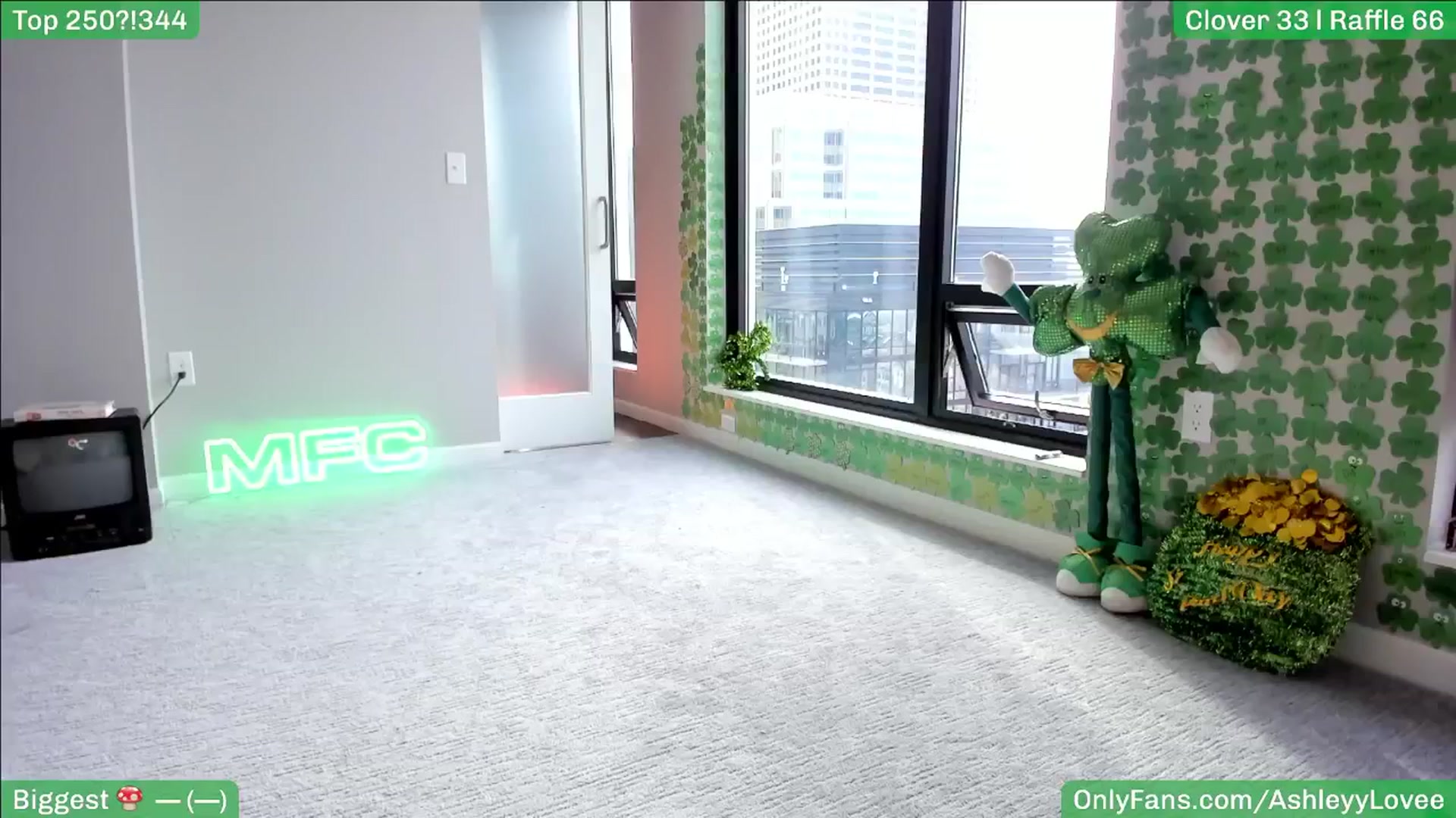Gallery image thumbnail from AshleyyLovee's myfreecams stream on, 03/13/2025, 23:46 image 2 of 20
