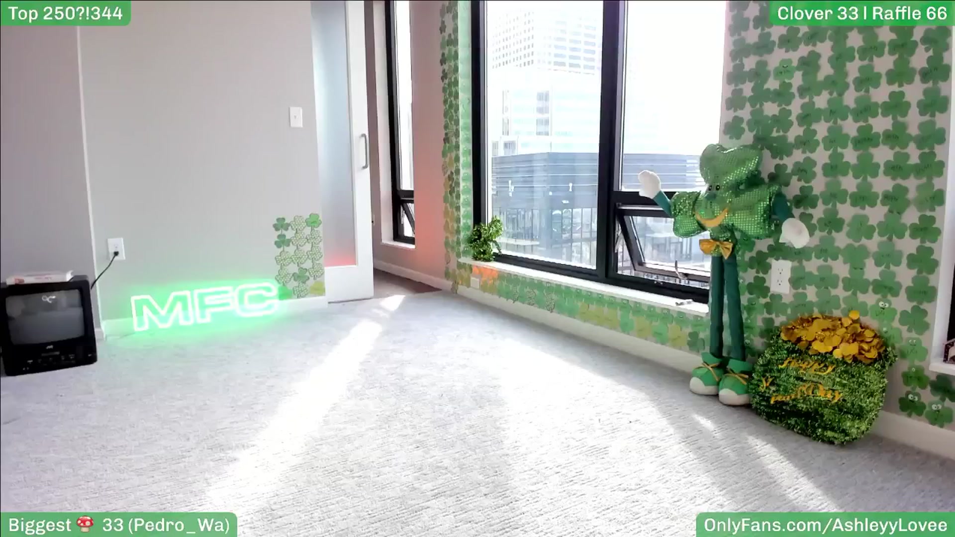 Gallery image thumbnail from AshleyyLovee's myfreecams stream on, 03/13/2025, 23:46 image 8 of 20