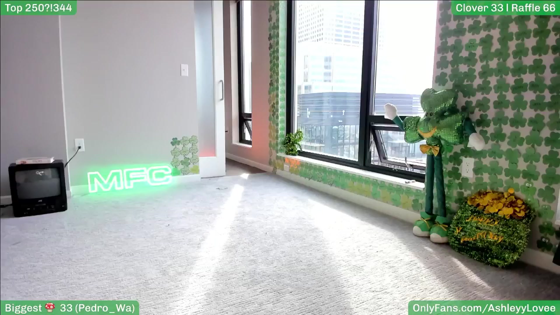 Gallery image thumbnail from AshleyyLovee's myfreecams stream on, 03/13/2025, 23:46 image 6 of 20