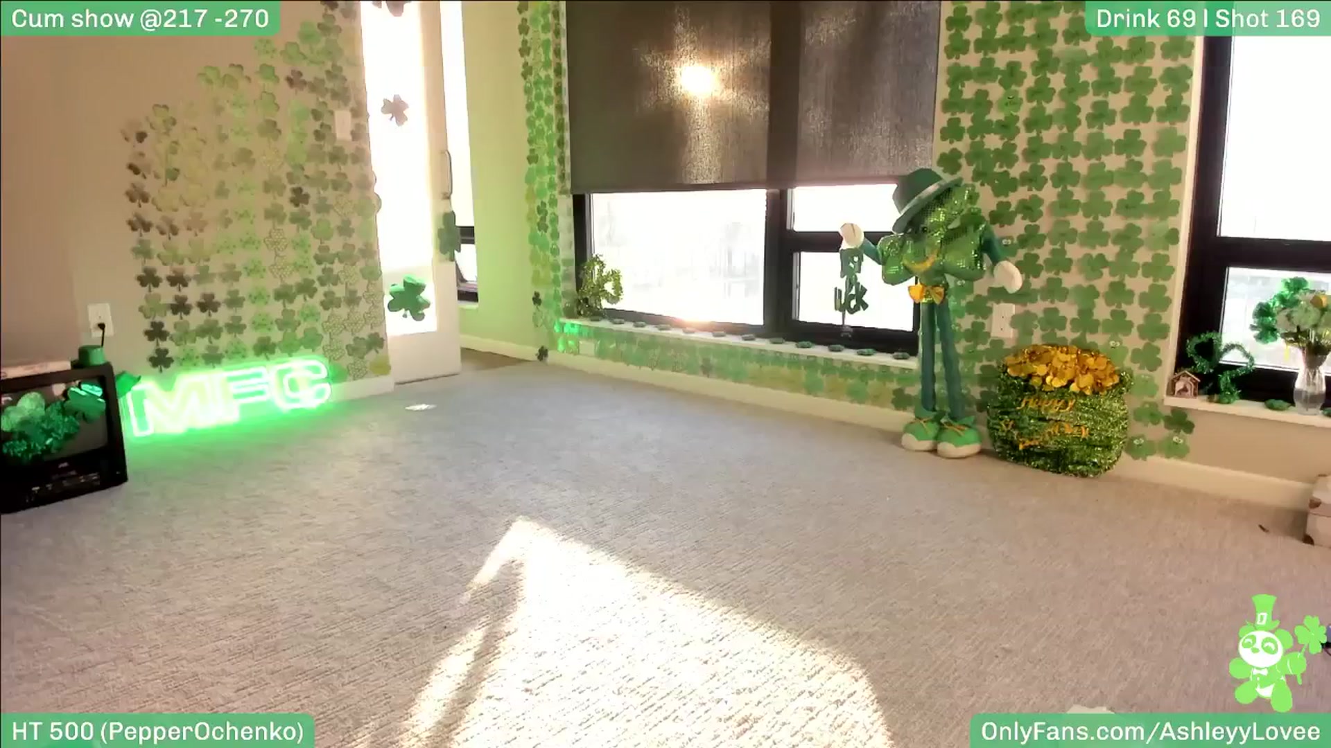 Gallery image thumbnail from AshleyyLovee's myfreecams stream on, 03/18/2025, 24:04 image 17 of 20