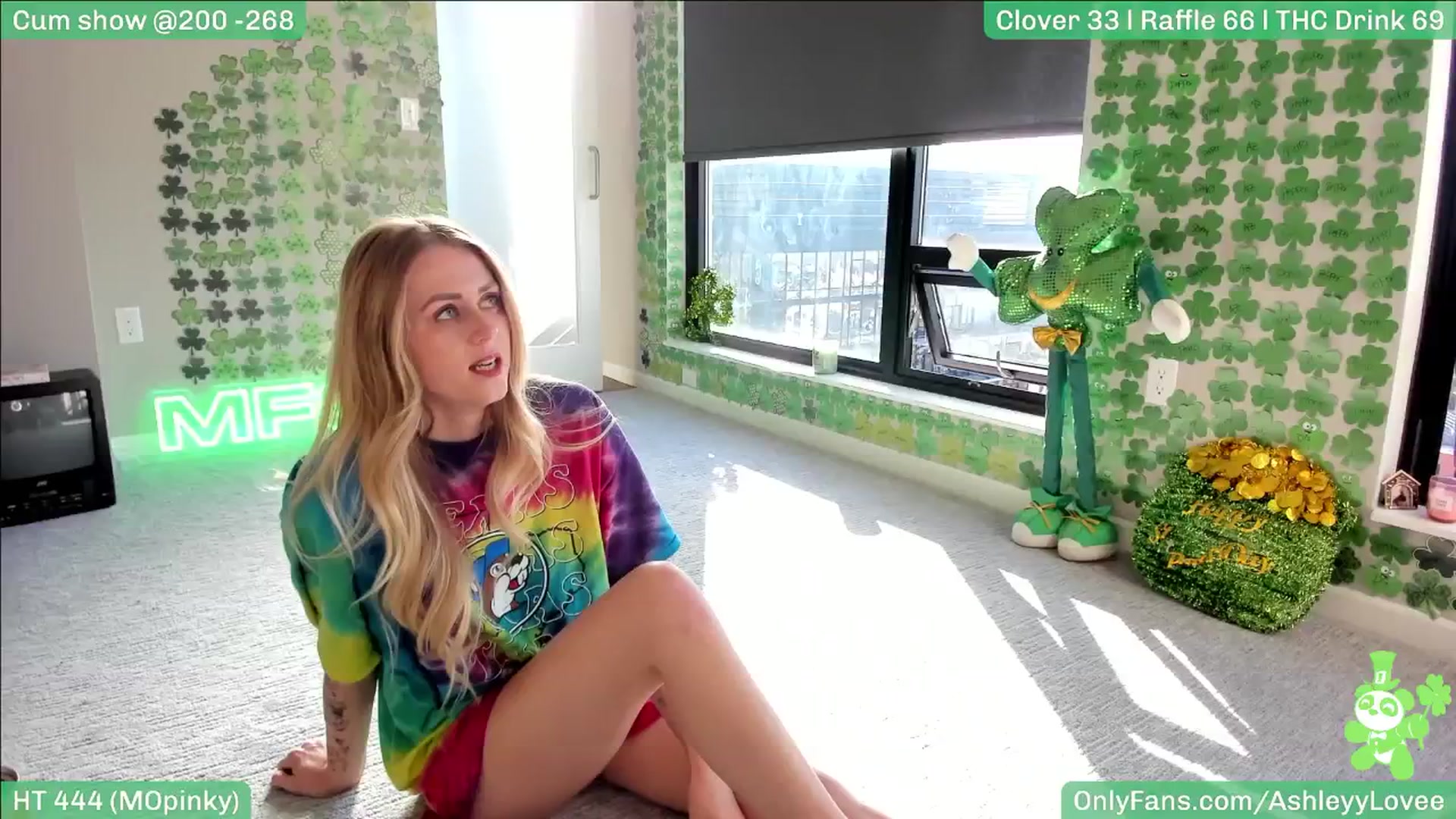 Gallery image thumbnail from AshleyyLovee's myfreecams stream on, 03/18/2025, 23:02 image 13 of 20
