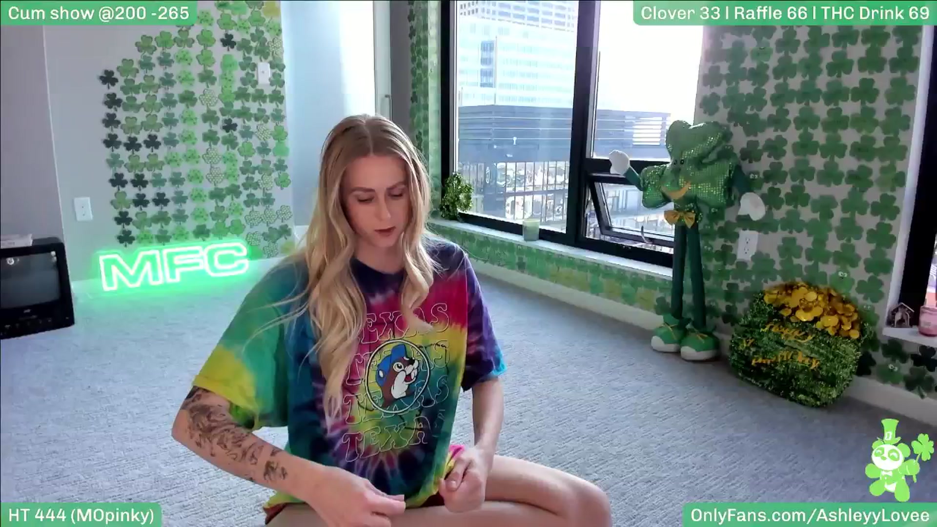 Gallery image thumbnail from AshleyyLovee's myfreecams stream on, 03/18/2025, 23:02 image 16 of 20