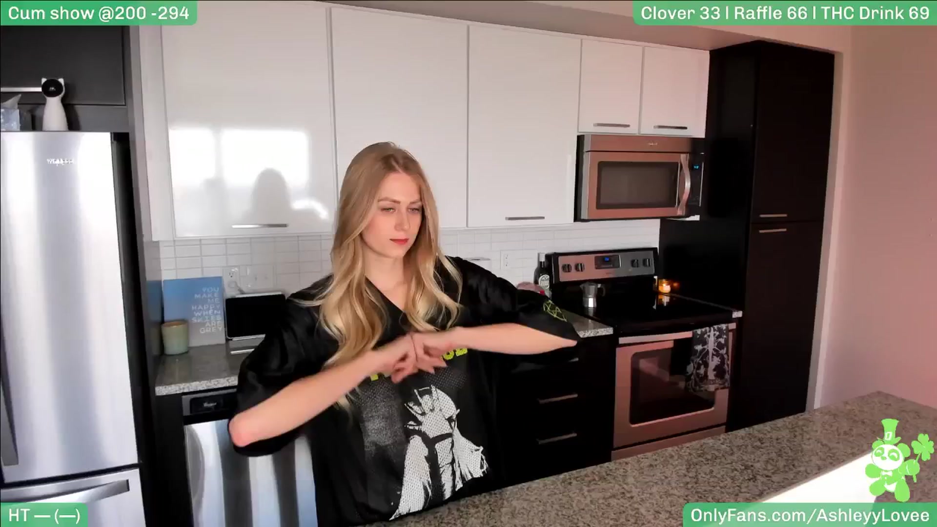 Gallery image thumbnail from AshleyyLovee's myfreecams stream on, 03/21/2025, 24:51 image 2 of 20