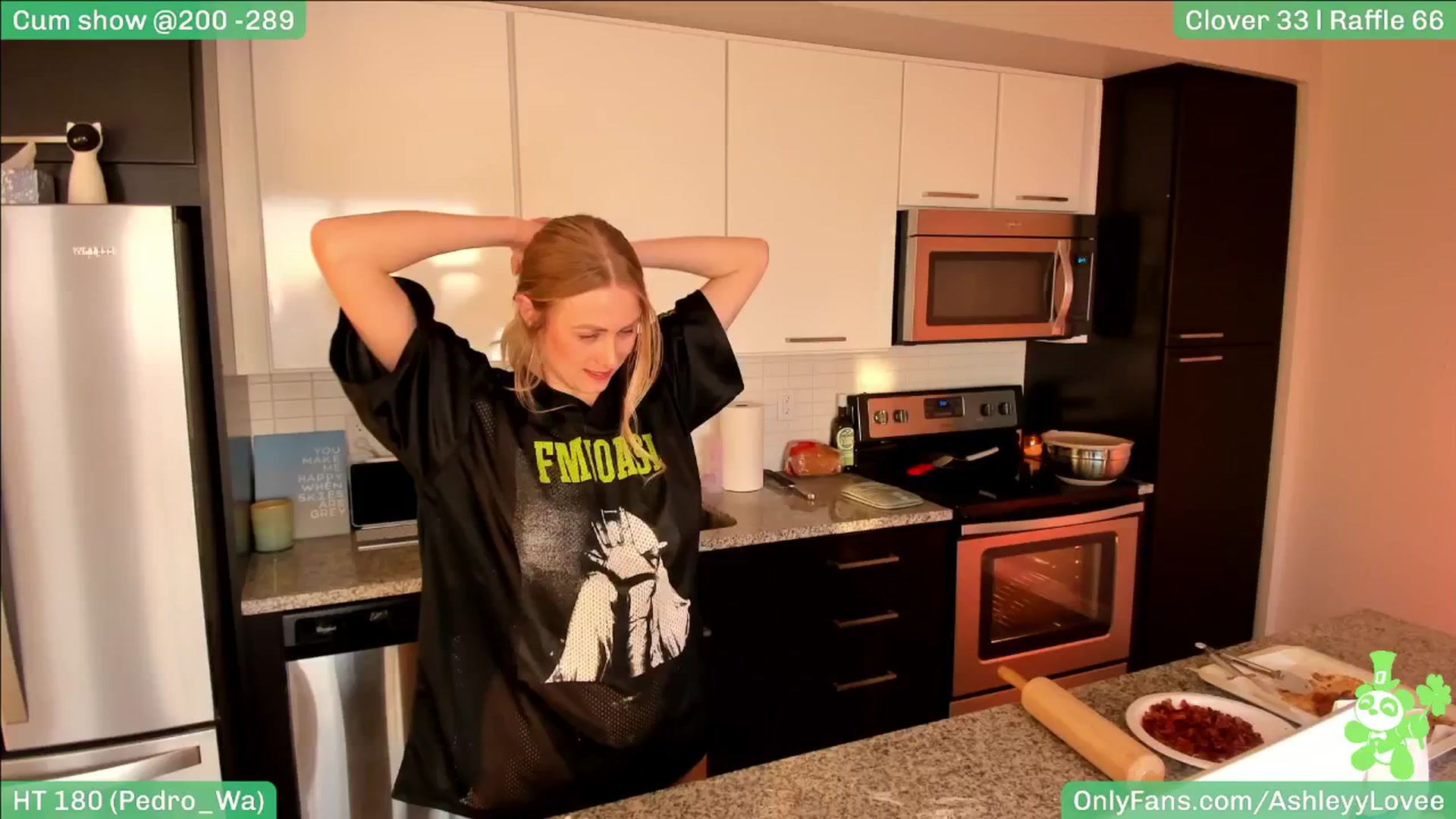 Gallery image thumbnail from AshleyyLovee's myfreecams stream on, 03/21/2025, 24:51 image 16 of 20