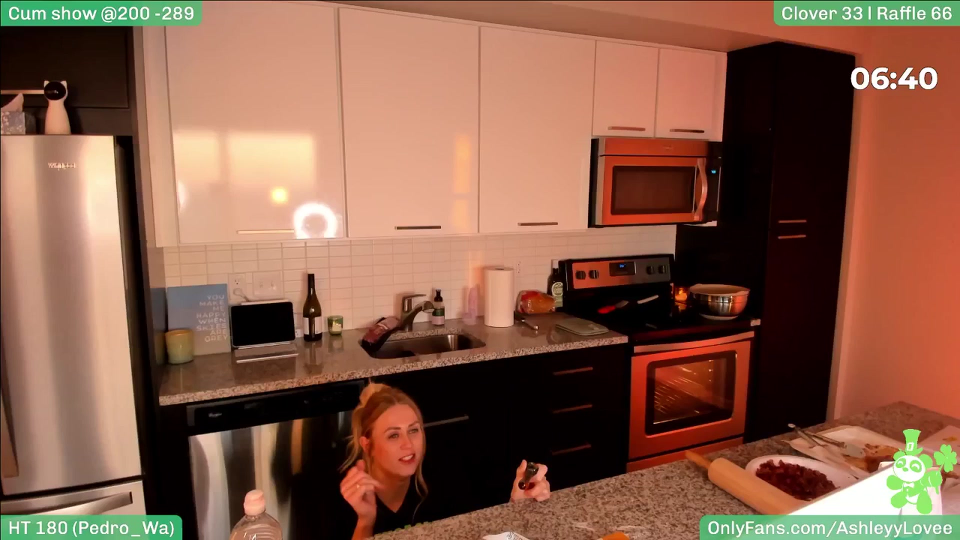 Gallery image thumbnail from AshleyyLovee's myfreecams stream on, 03/21/2025, 24:51 image 18 of 20