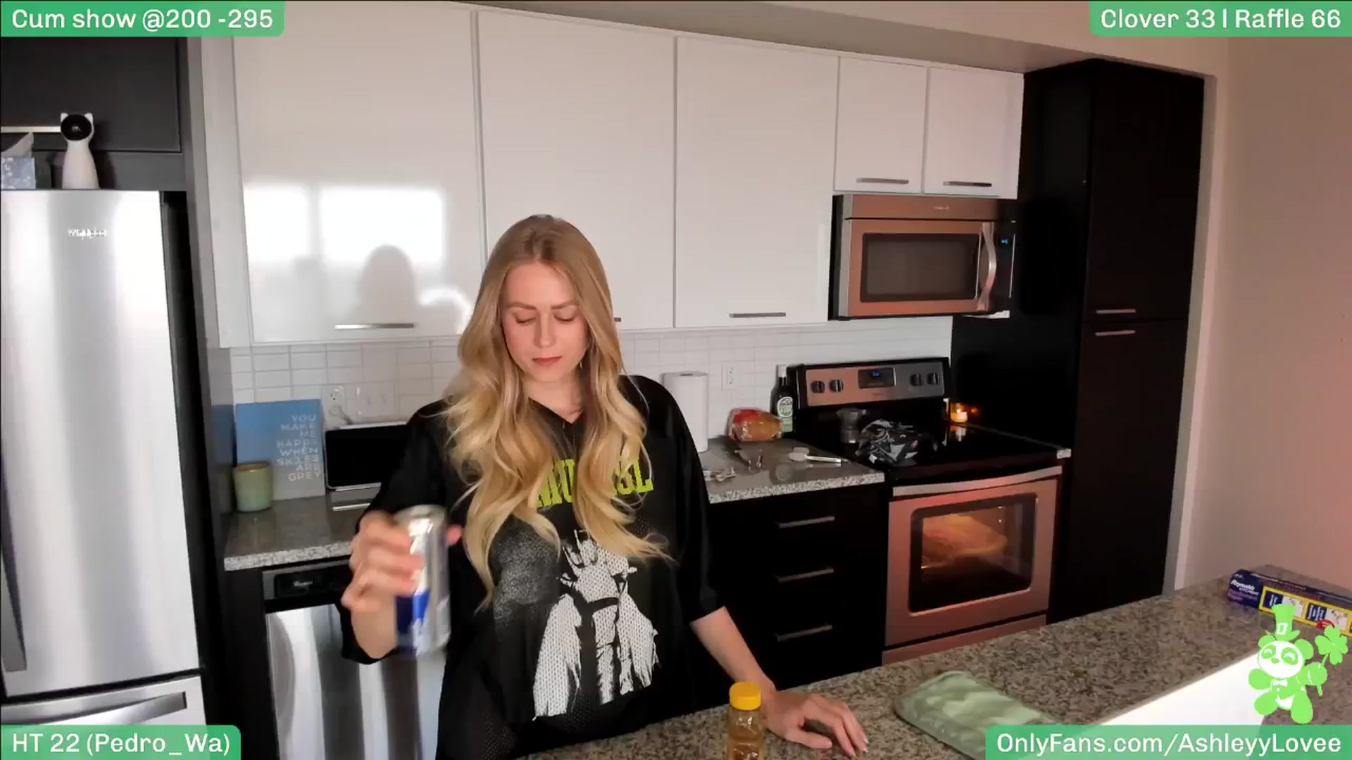 Gallery image thumbnail from AshleyyLovee's myfreecams stream on, 03/21/2025, 24:51 image 5 of 20